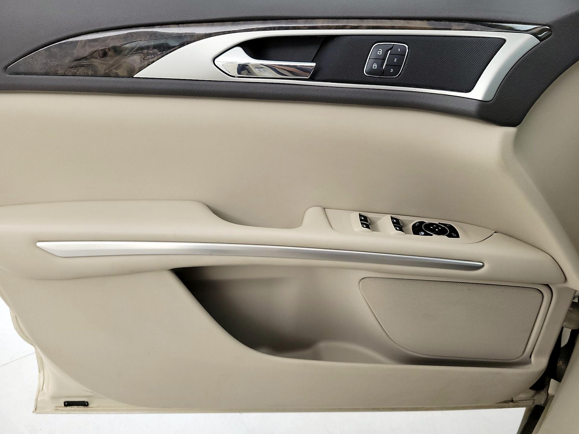 Thumbnail: 2016 Lincoln MKZ - 12