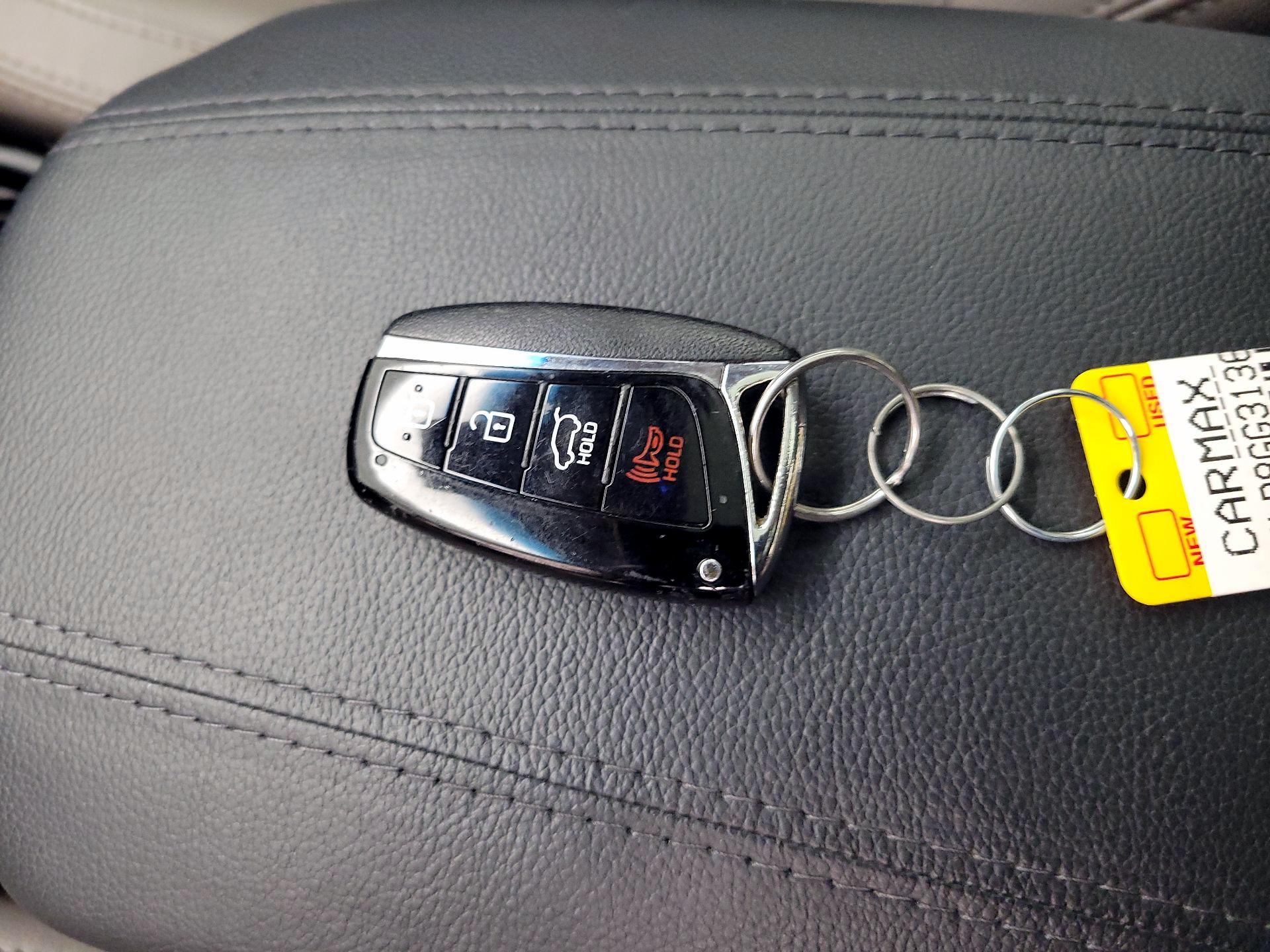 Thumbnail: 2016 Hyundai Santa Fe - 18