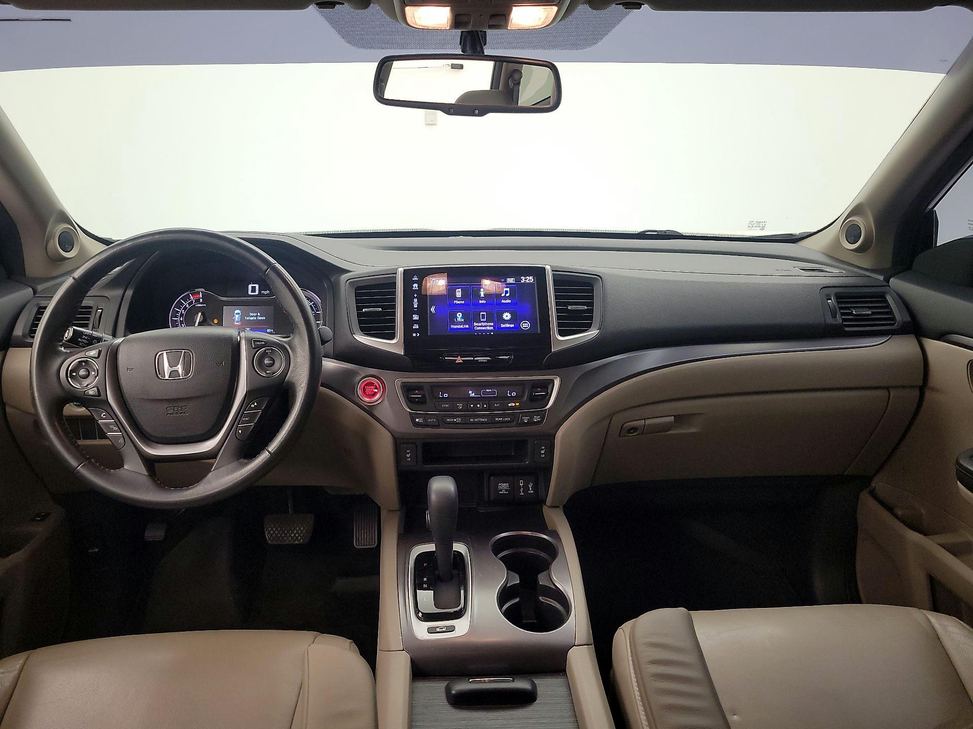 Thumbnail: 2017 Honda Pilot - 9