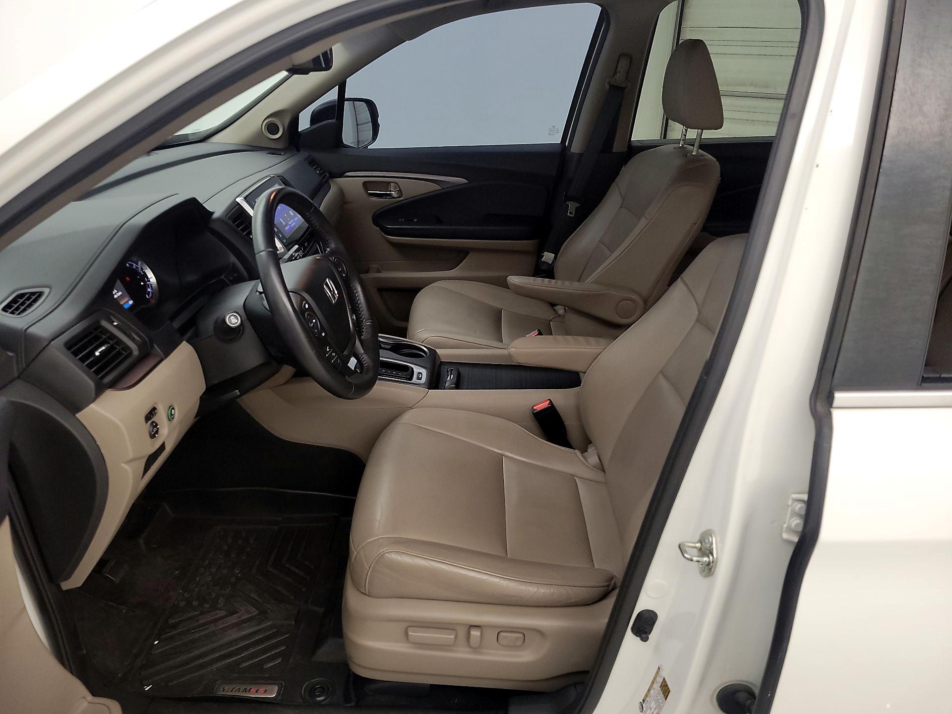 Thumbnail: 2017 Honda Pilot - 11