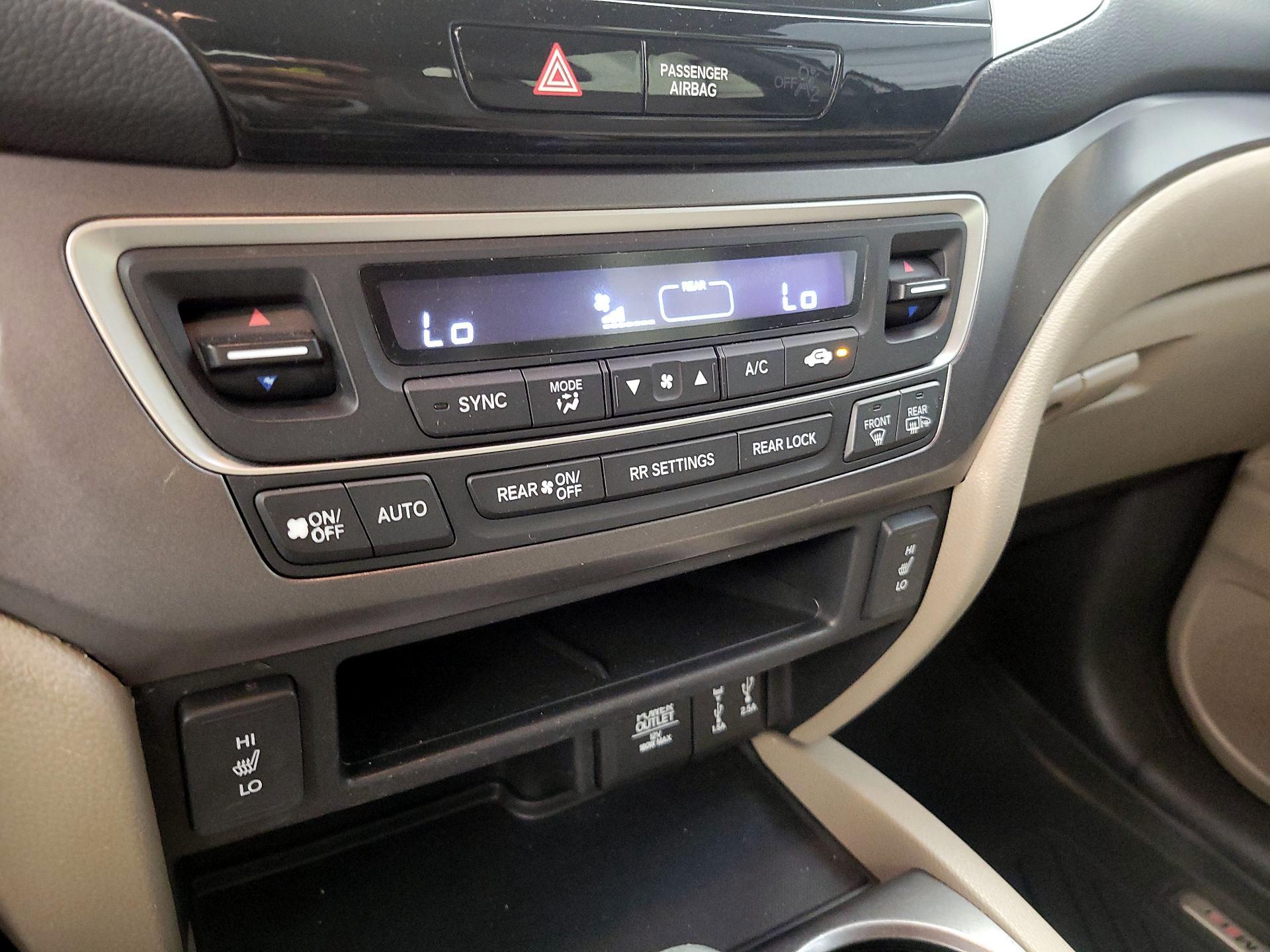 Thumbnail: 2017 Honda Pilot - 14