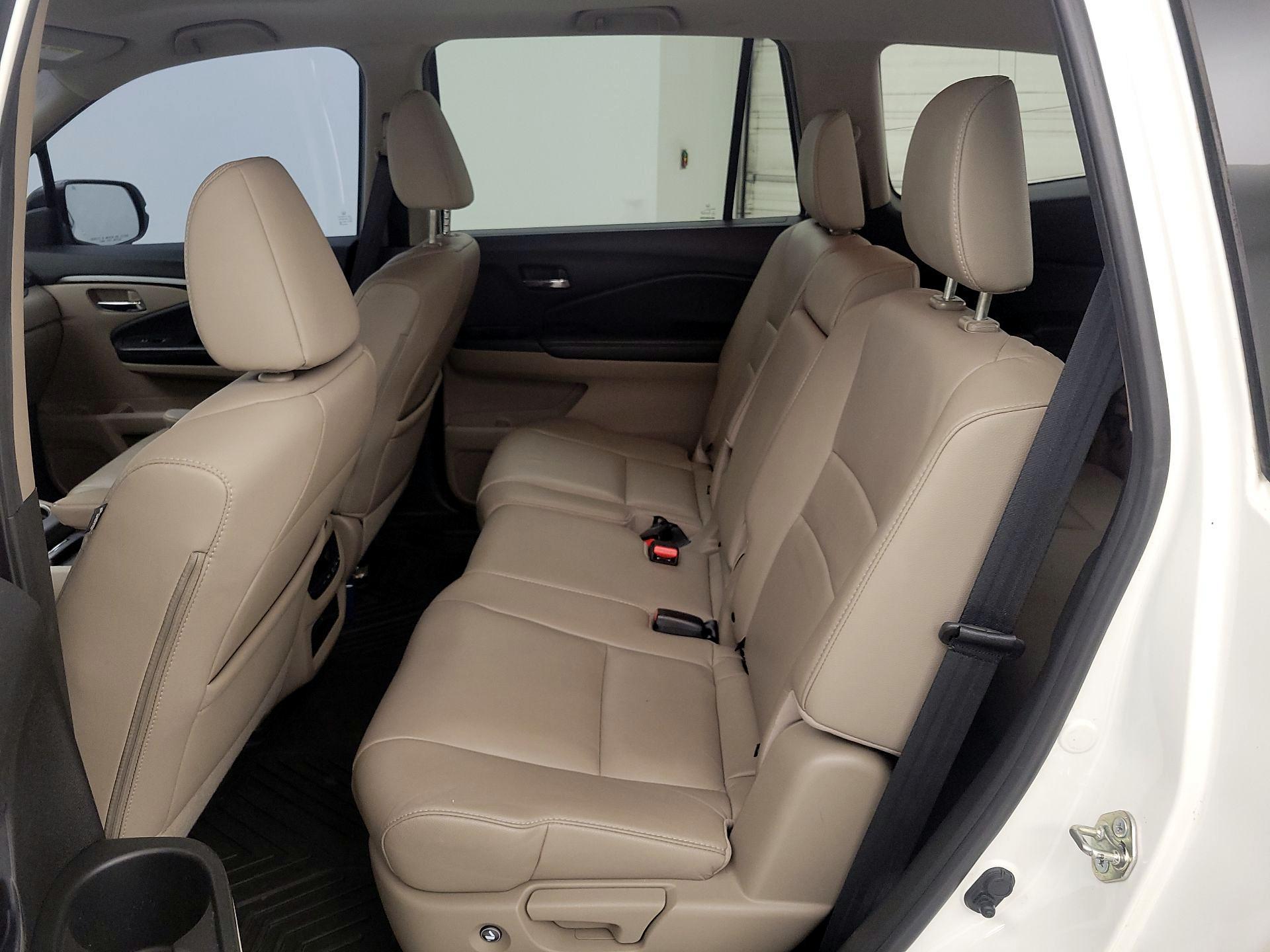 Thumbnail: 2017 Honda Pilot - 16