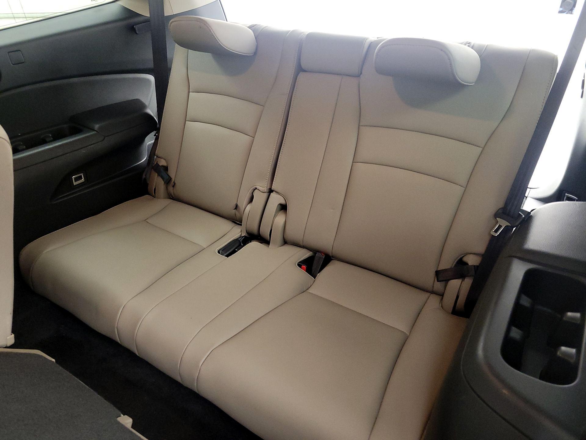 Thumbnail: 2017 Honda Pilot - 17