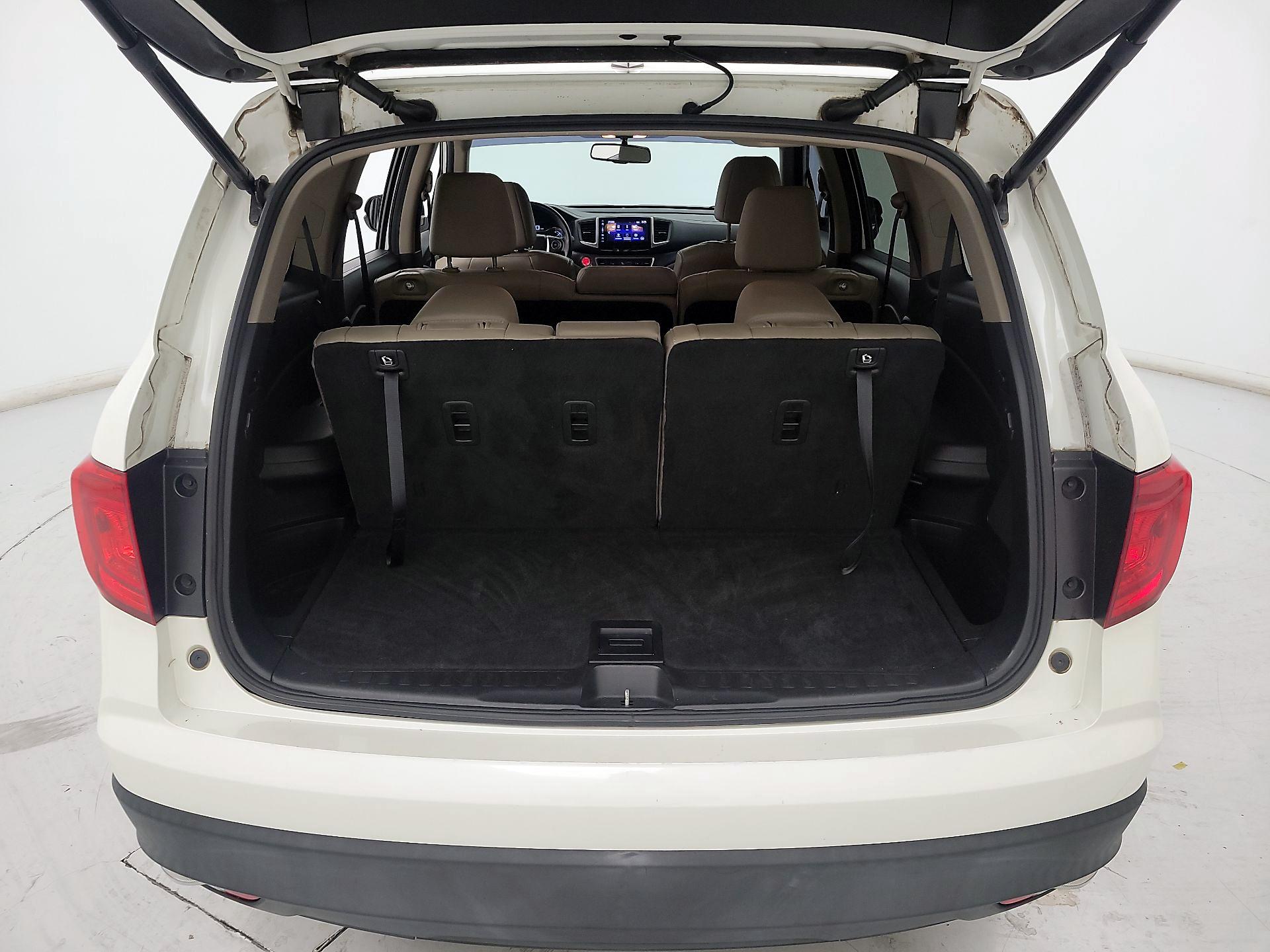 Thumbnail: 2017 Honda Pilot - 18