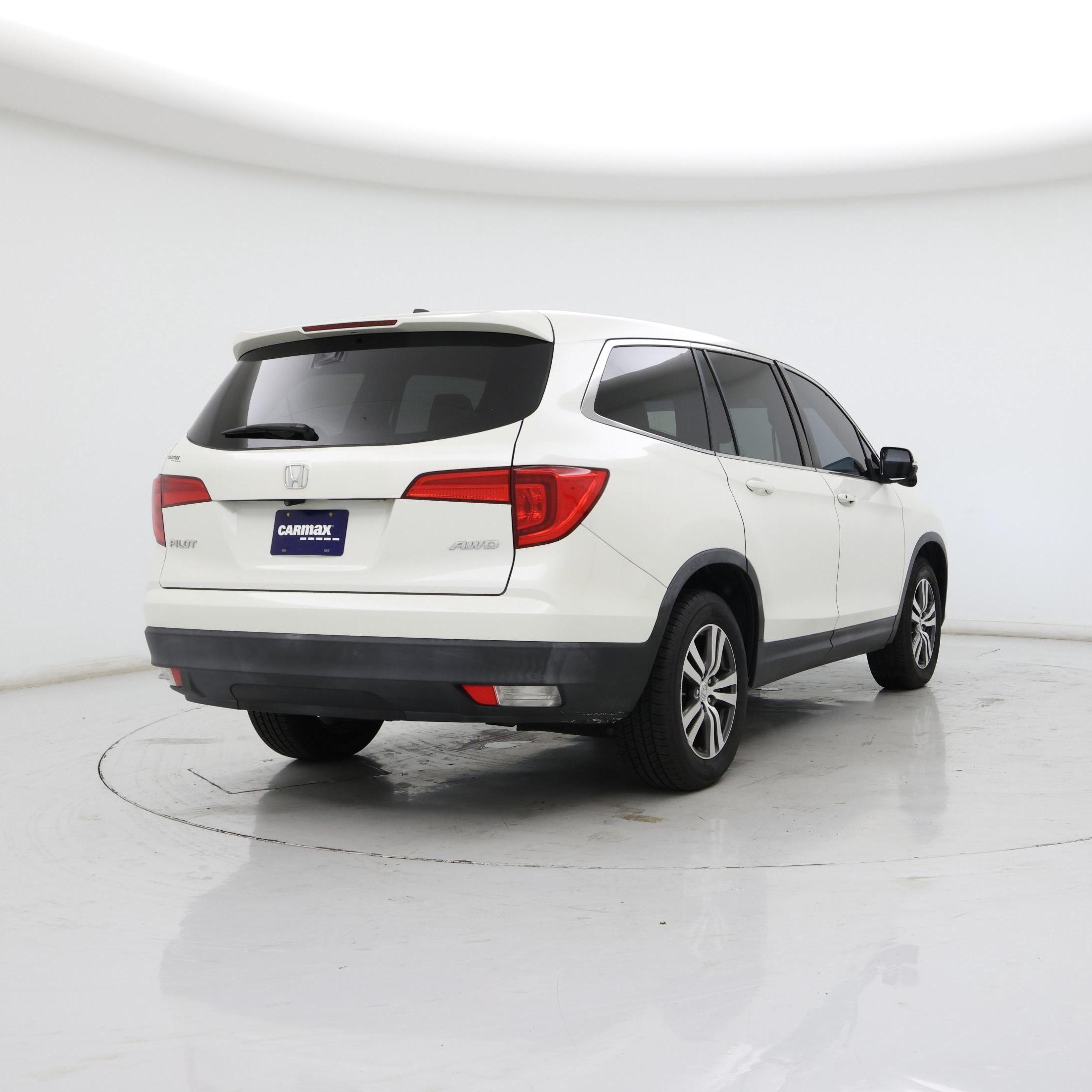 Thumbnail: 2017 Honda Pilot - 8