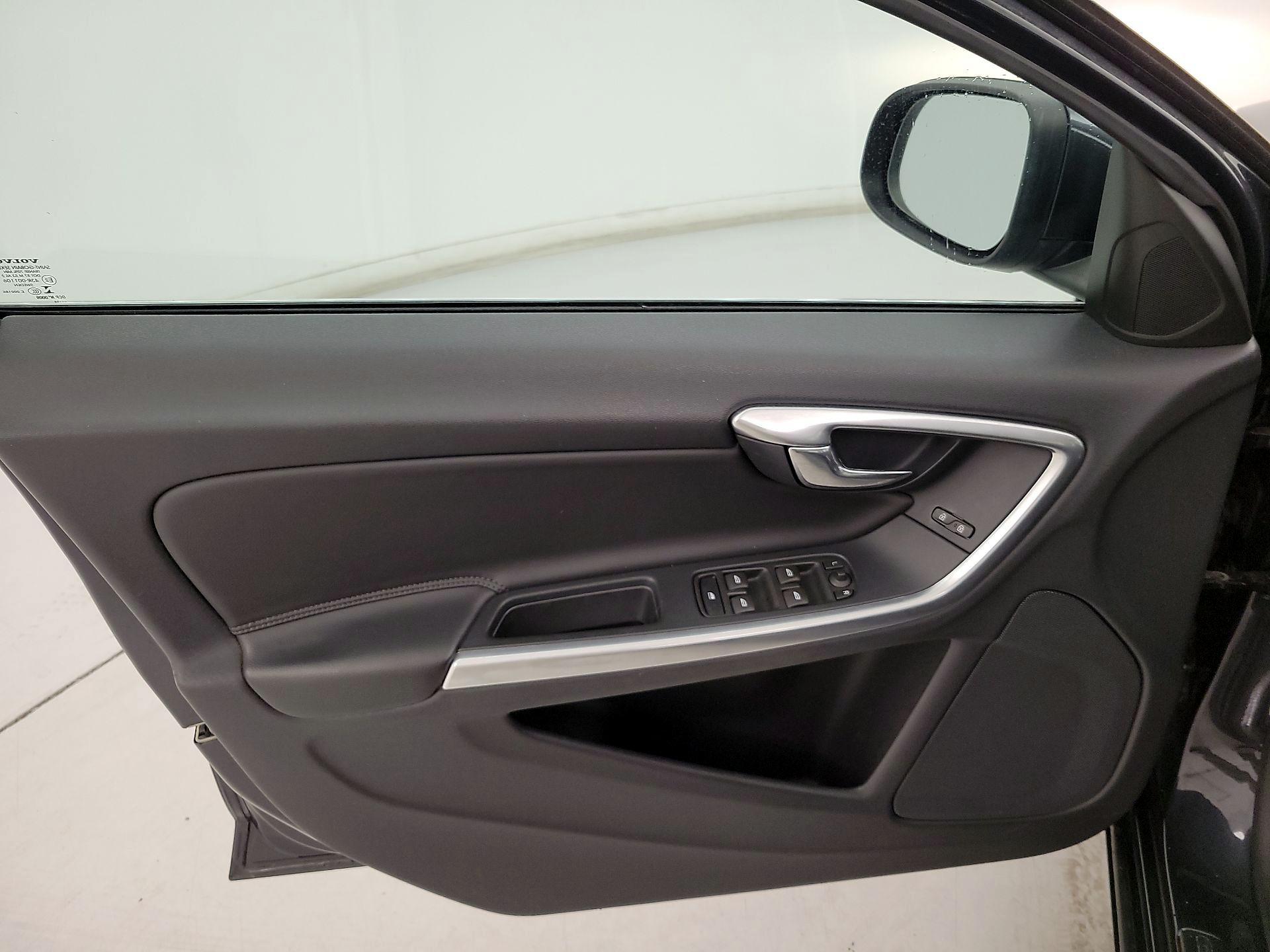 Thumbnail: 2015 Volvo V60 - 12