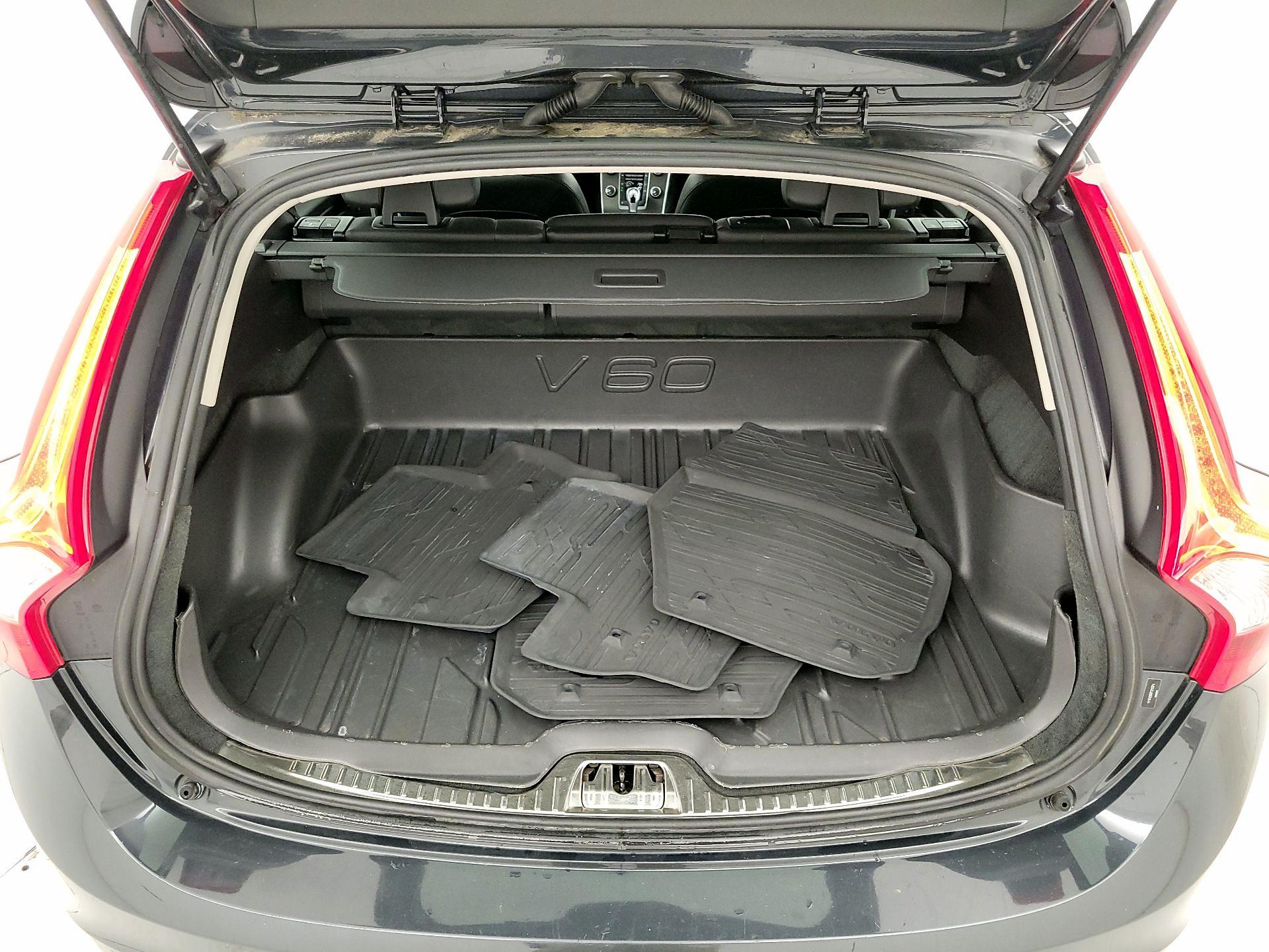 Thumbnail: 2015 Volvo V60 - 16