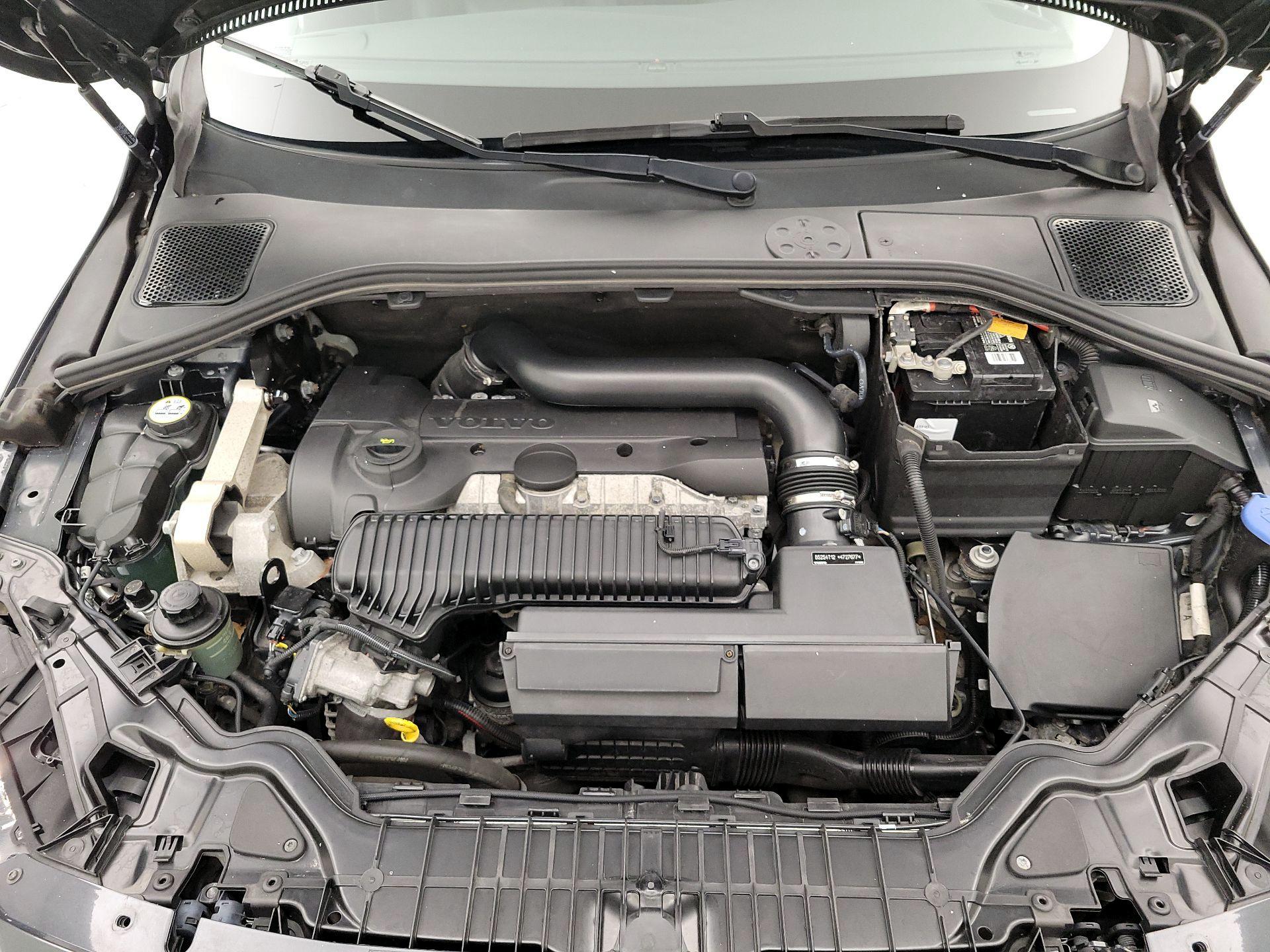 Thumbnail: 2015 Volvo V60 - 17