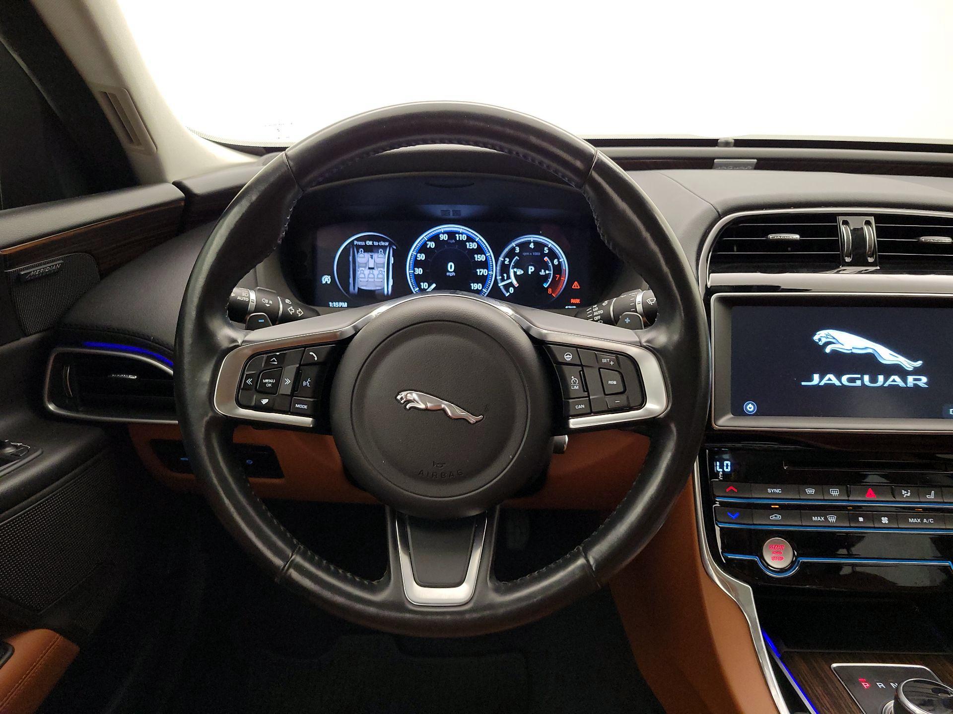 Thumbnail: 2018 Jaguar XE - 10