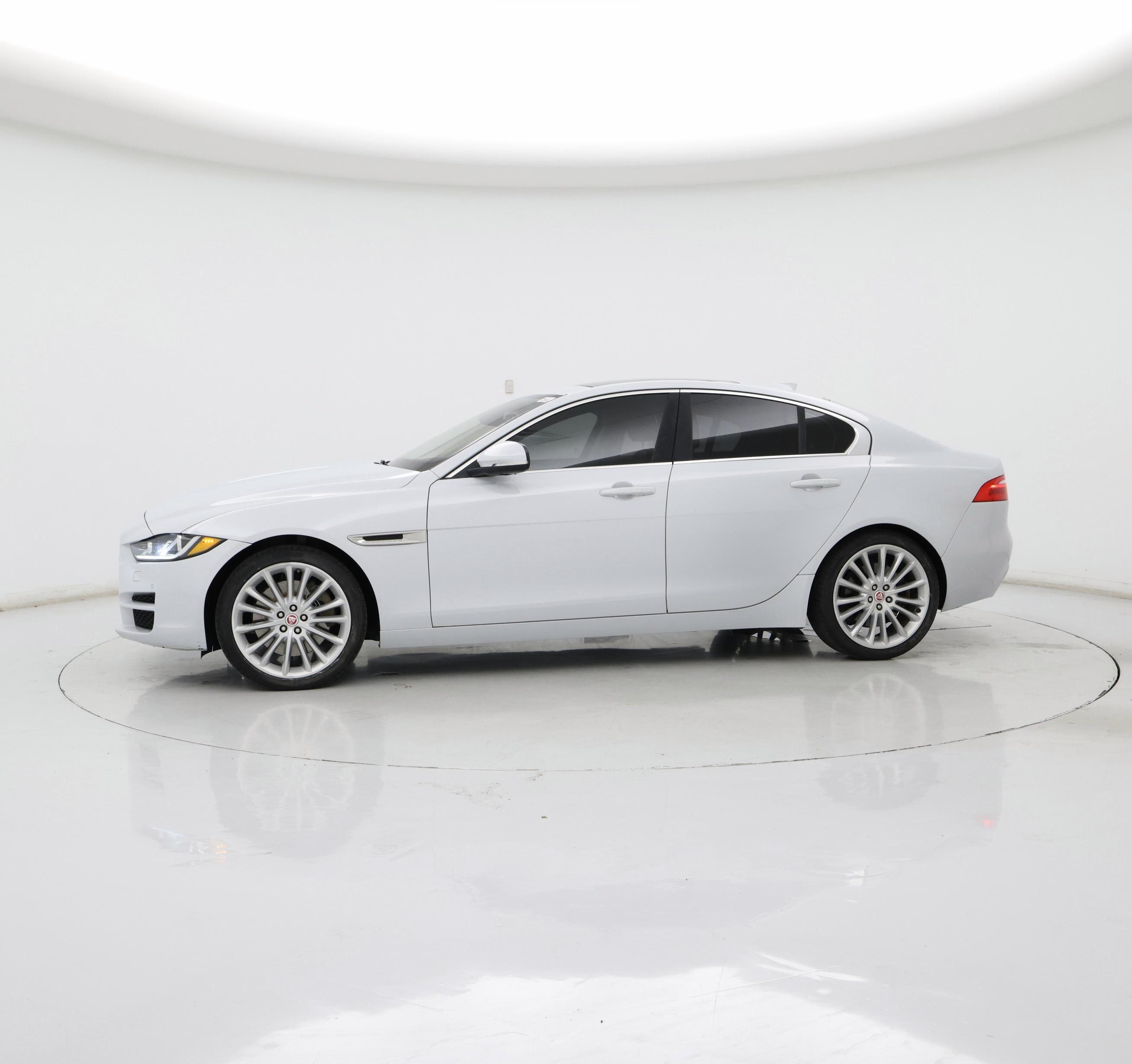 Thumbnail: 2018 Jaguar XE - 3