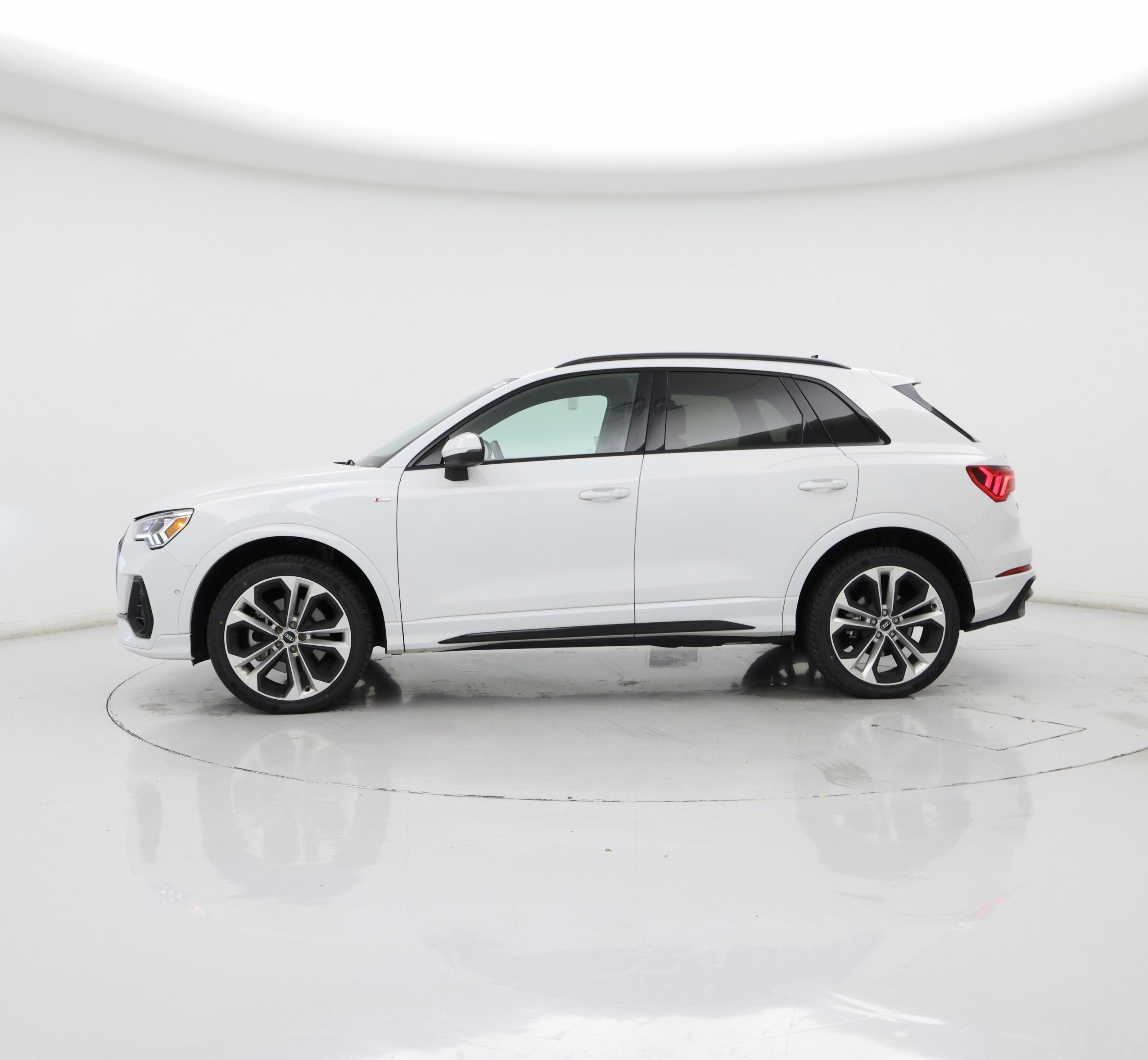 Thumbnail: 2021 Audi Q3 - 3