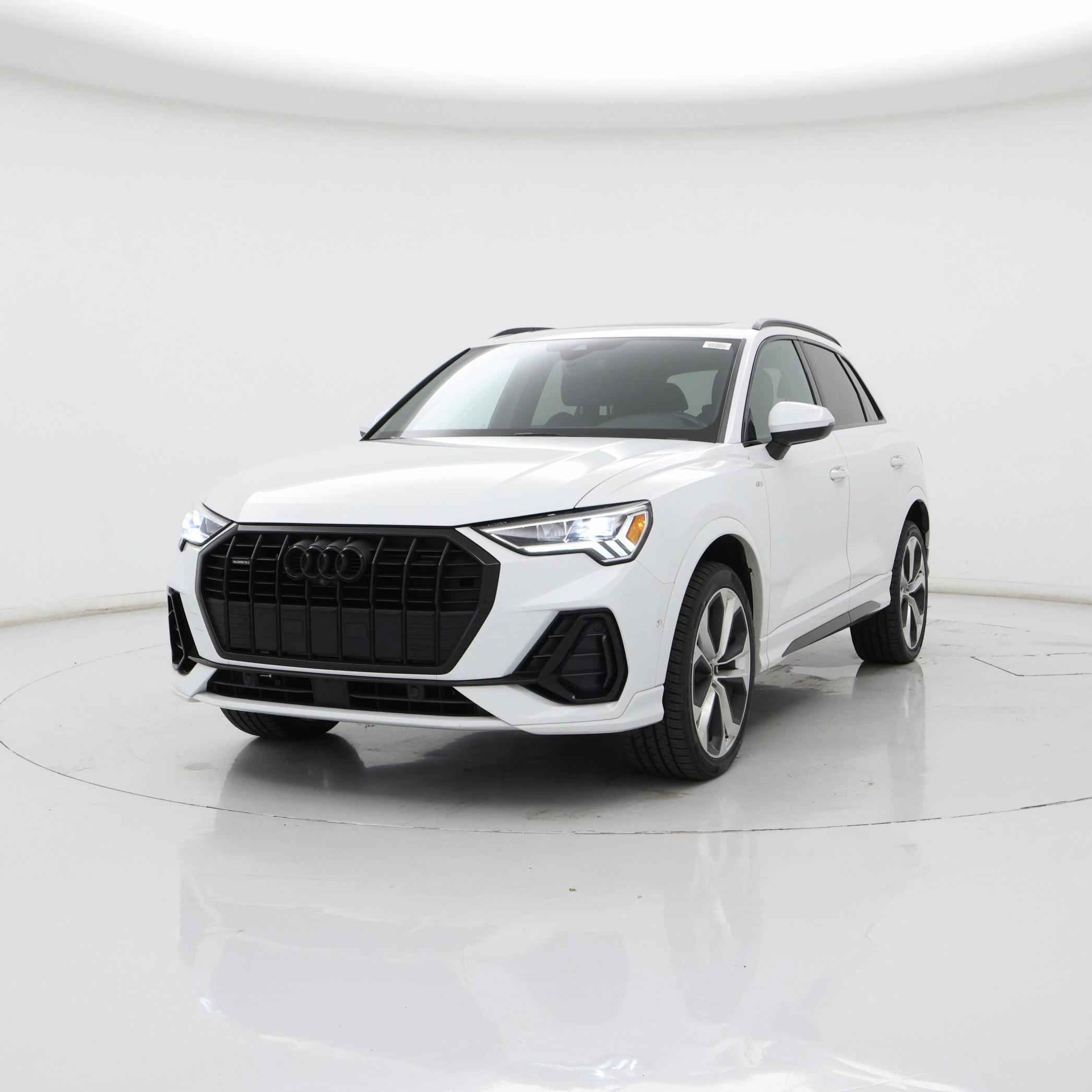 Thumbnail: 2021 Audi Q3 - 4