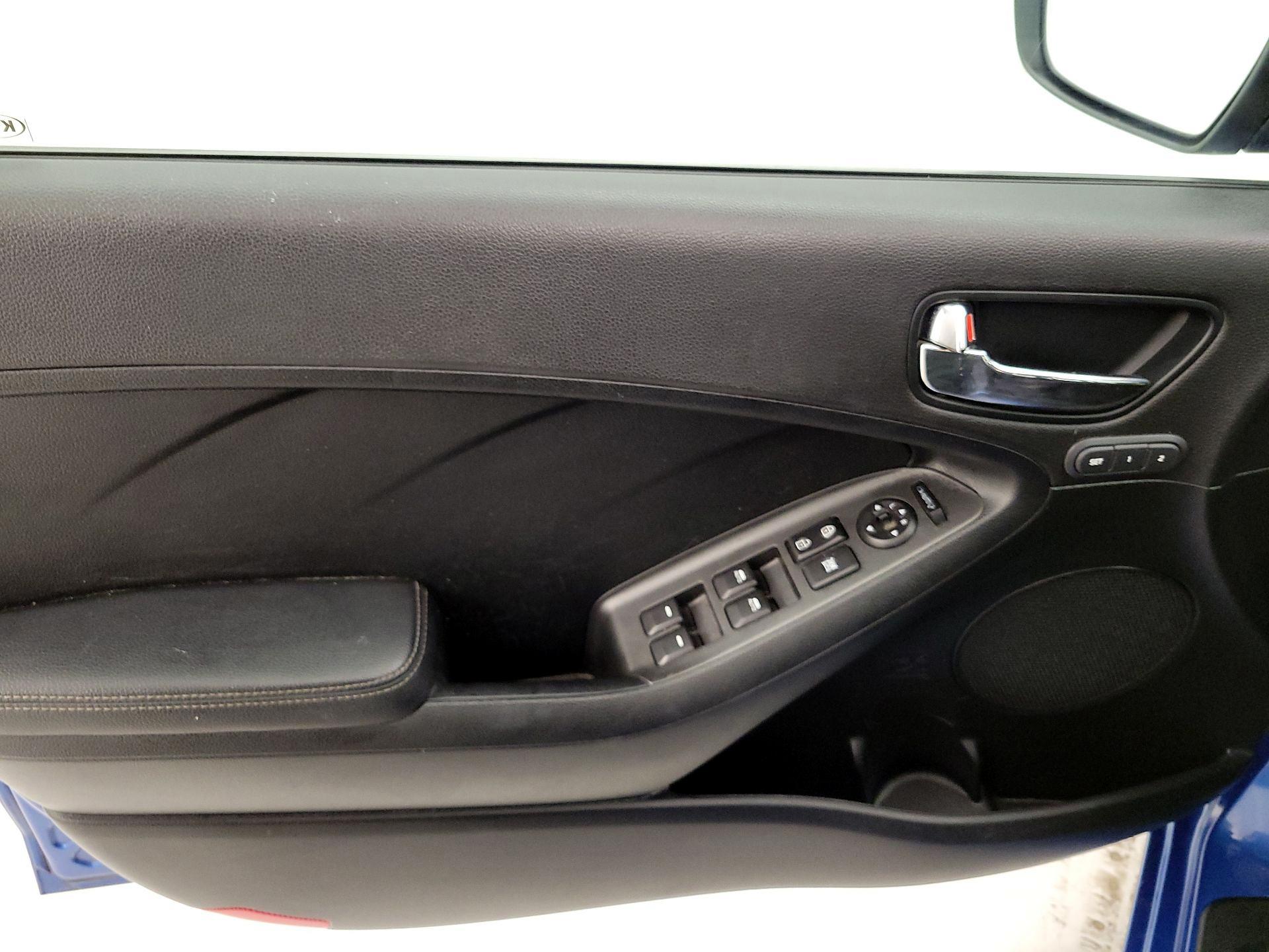 Thumbnail: 2015 Kia Forte - 12