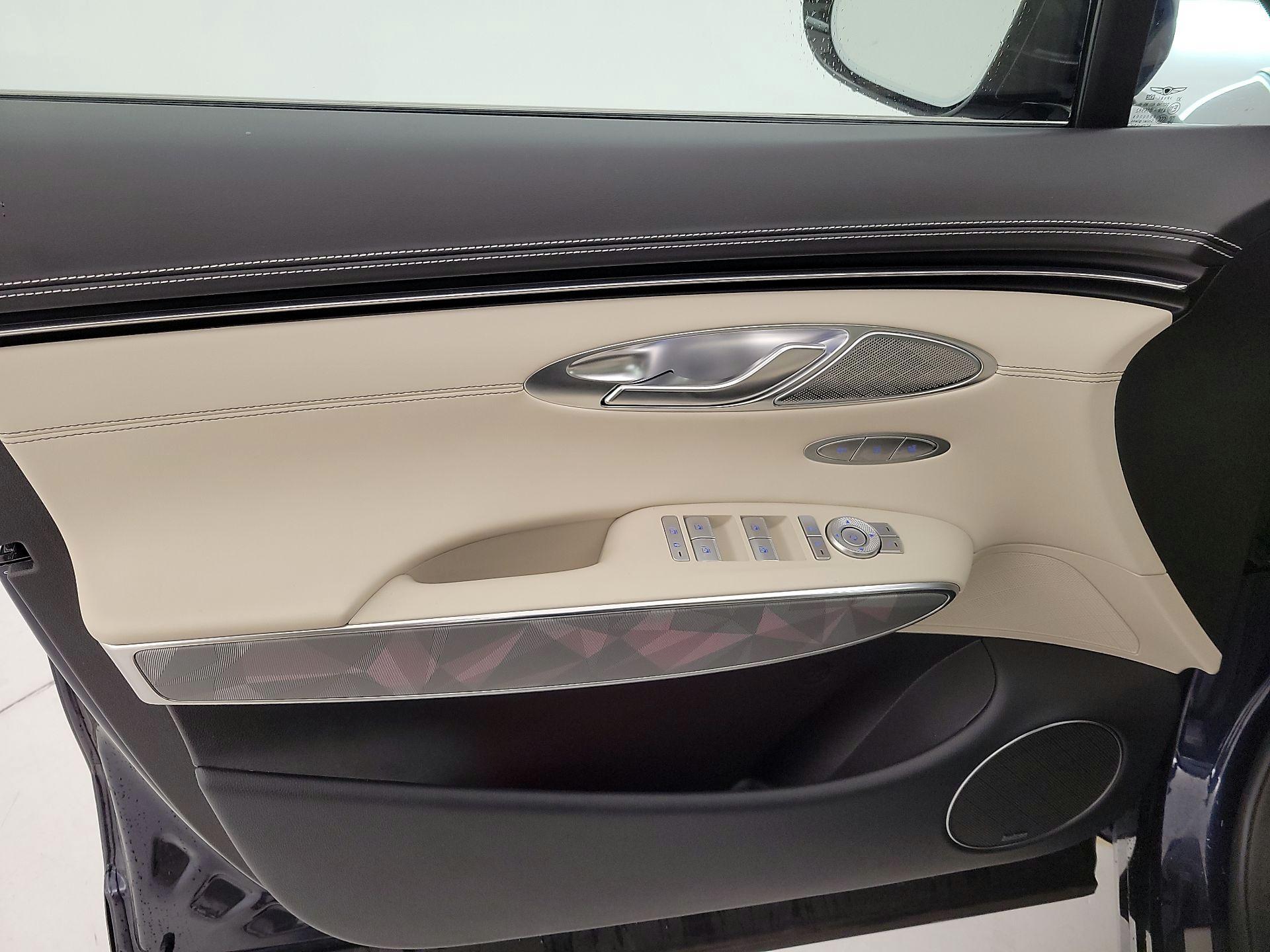 Thumbnail: 2025 Genesis GV70 - 12