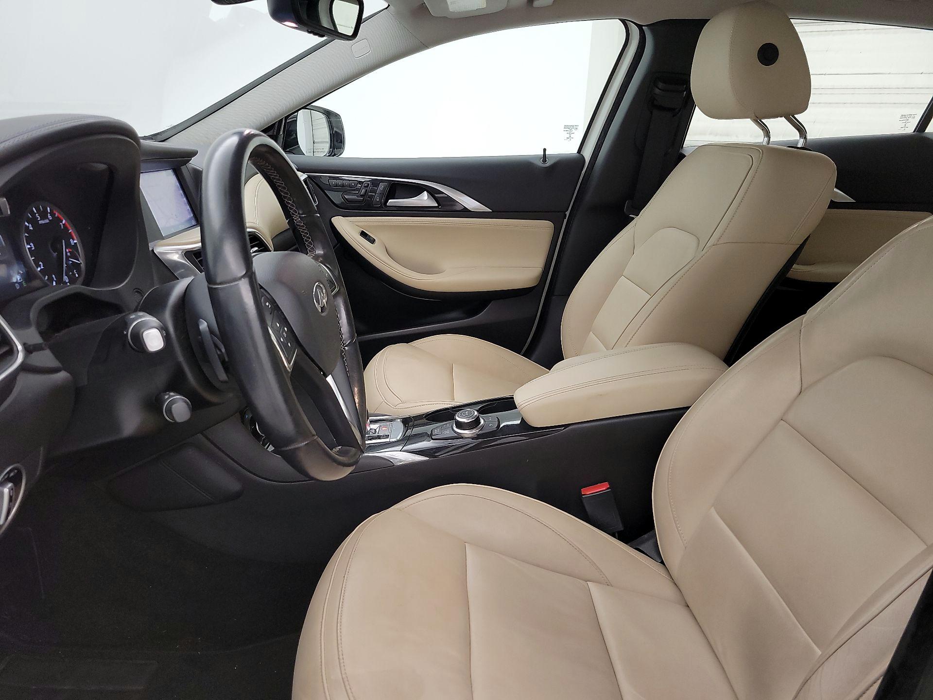 Thumbnail: 2017 INFINITI QX30 - 11