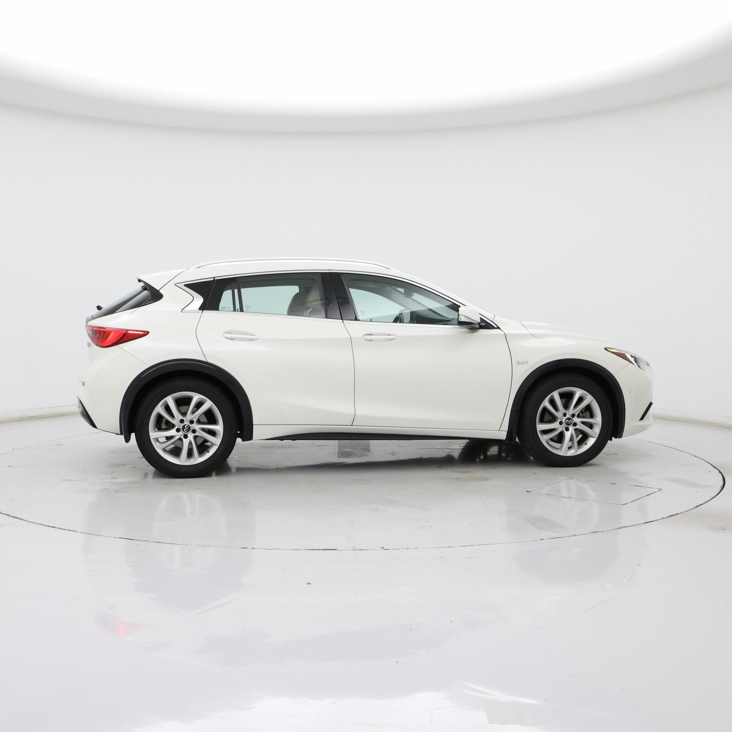 Thumbnail: 2017 INFINITI QX30 - 7