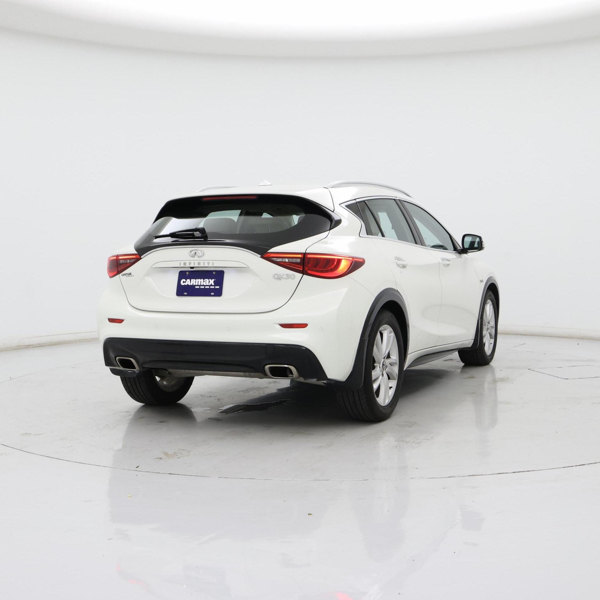Thumbnail: 2017 INFINITI QX30 - 8