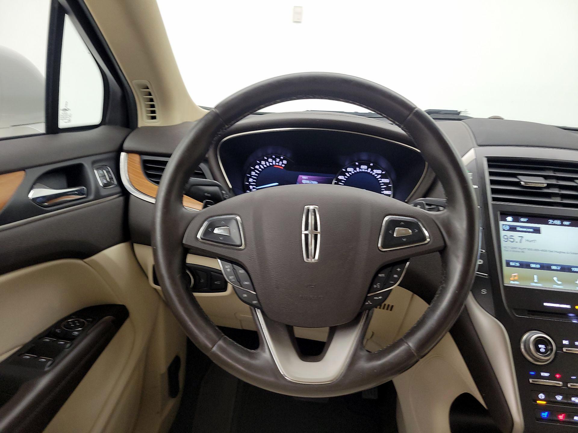 Thumbnail: 2016 Lincoln MKC - 10