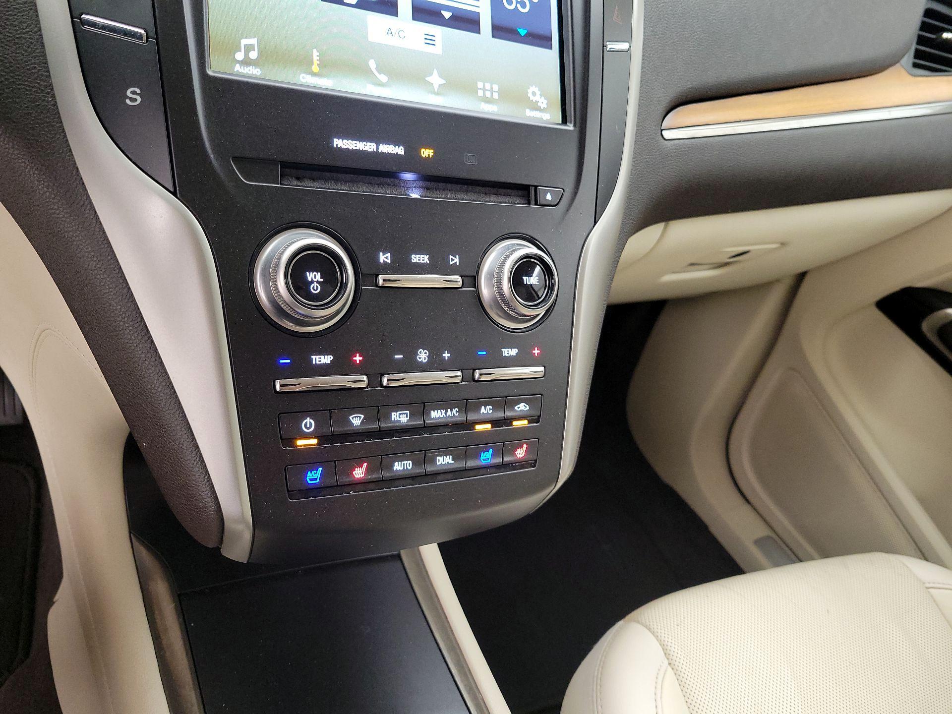 Thumbnail: 2016 Lincoln MKC - 15