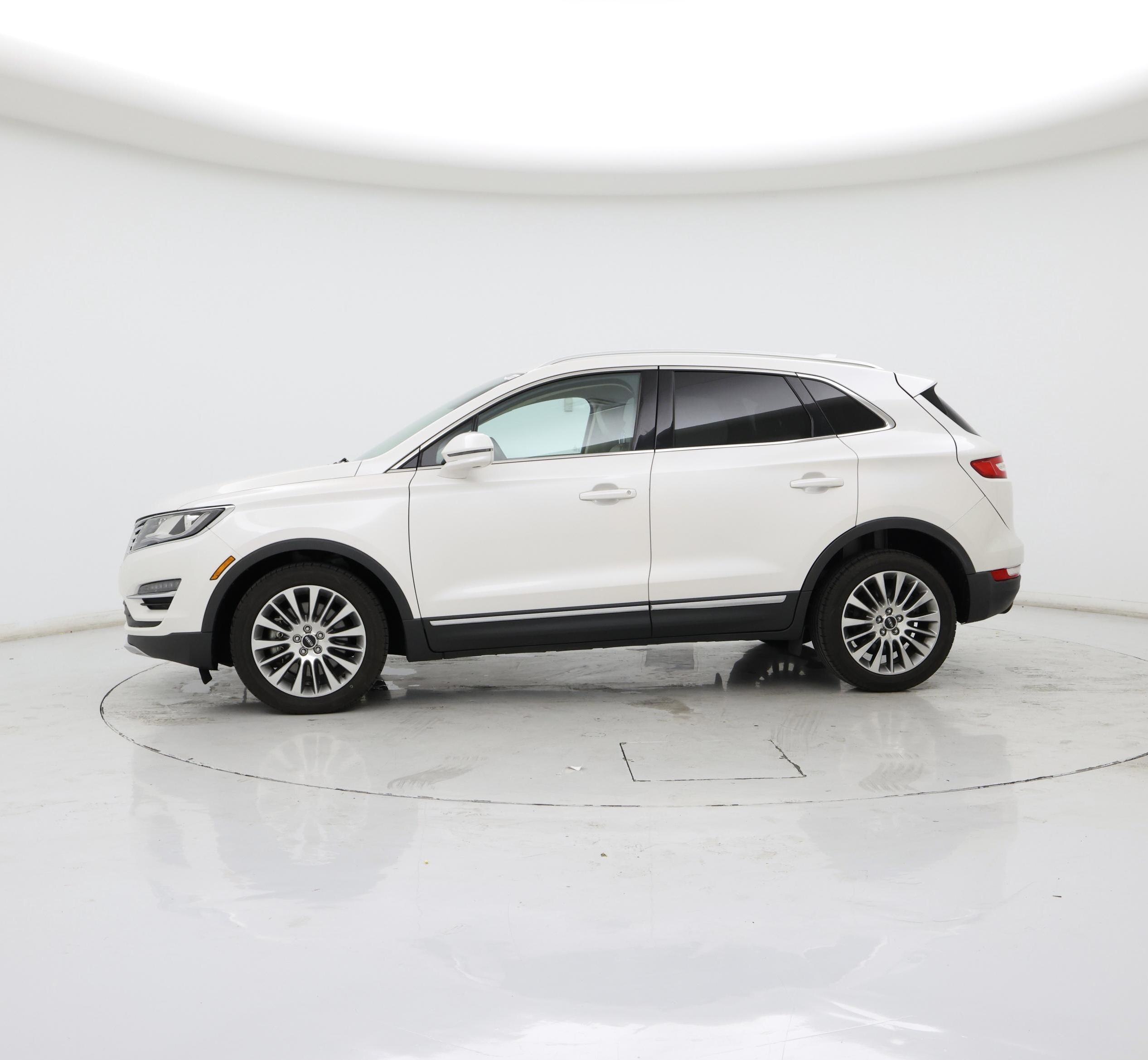 Thumbnail: 2016 Lincoln MKC - 3
