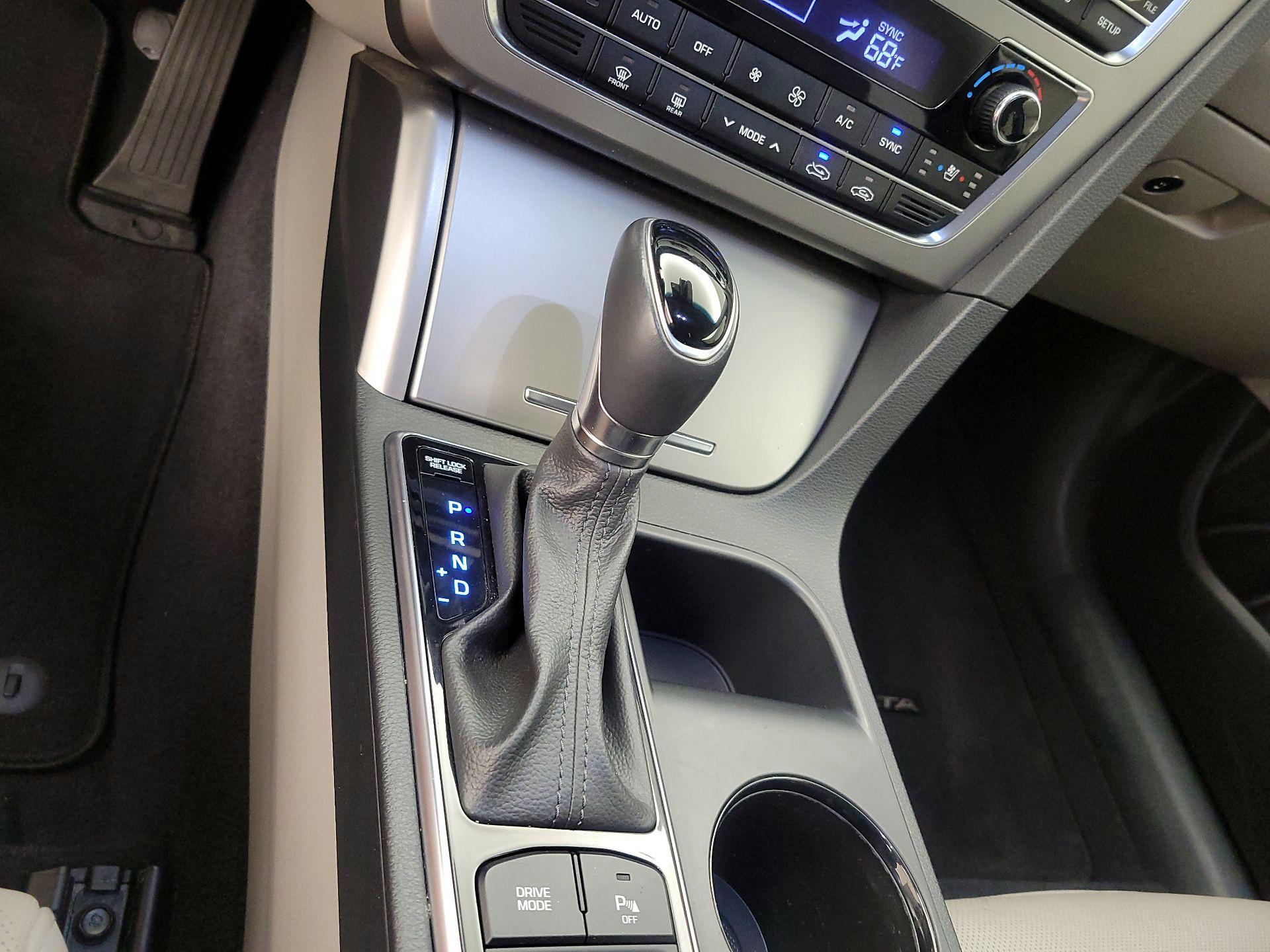 Thumbnail: 2017 Hyundai Sonata - 16