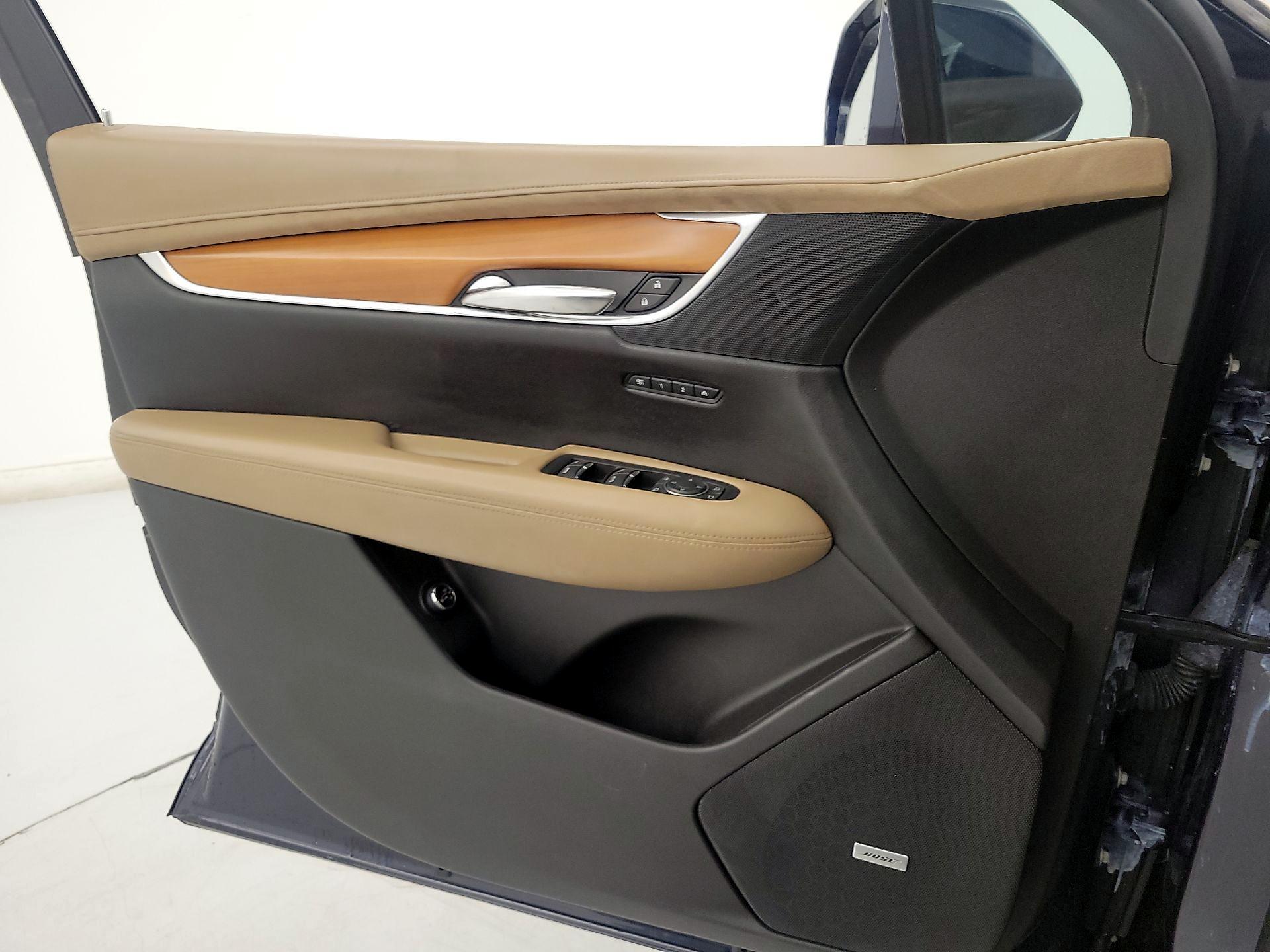 Thumbnail: 2017 Cadillac XT5 - 12