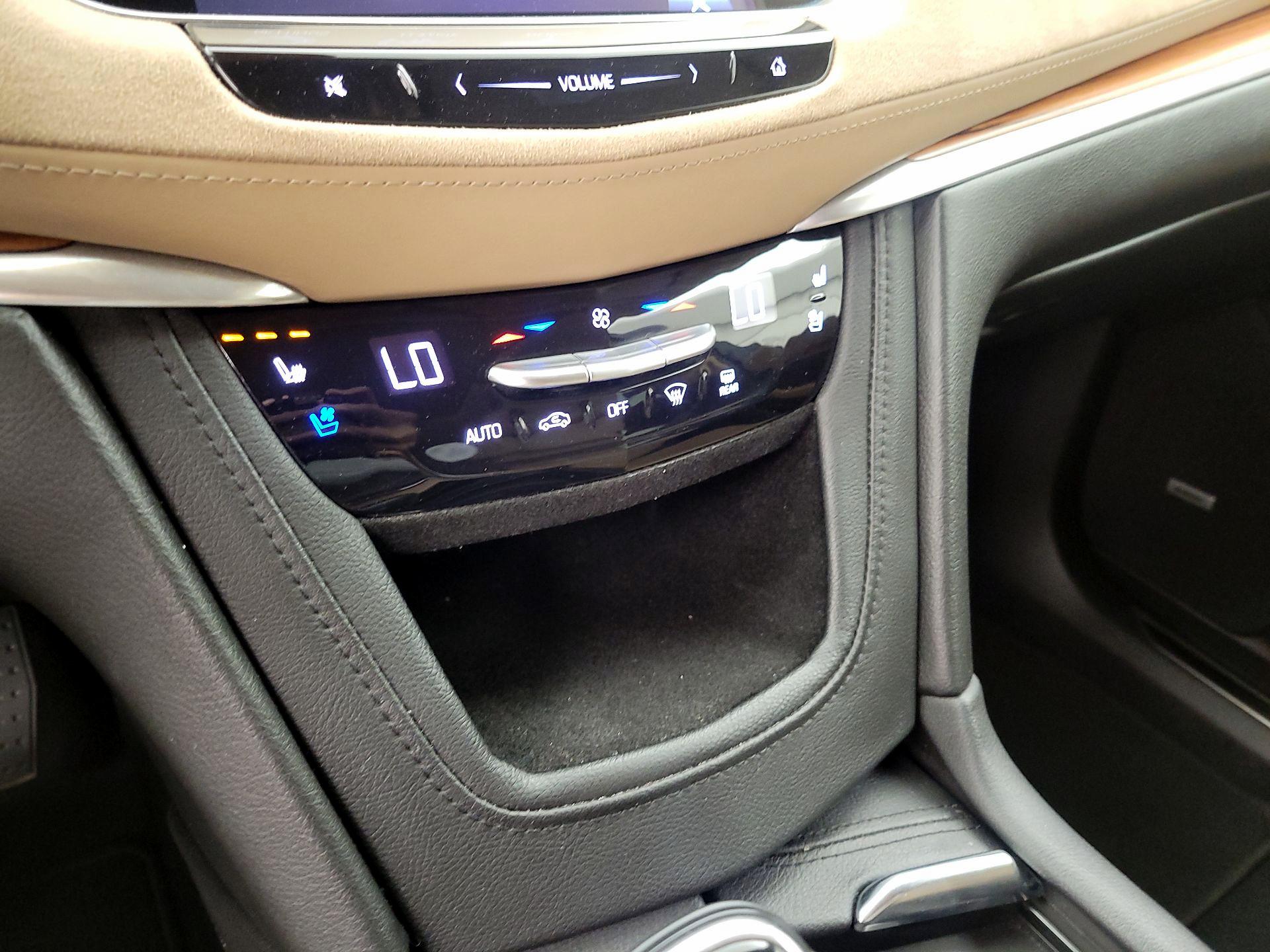 Thumbnail: 2017 Cadillac XT5 - 14
