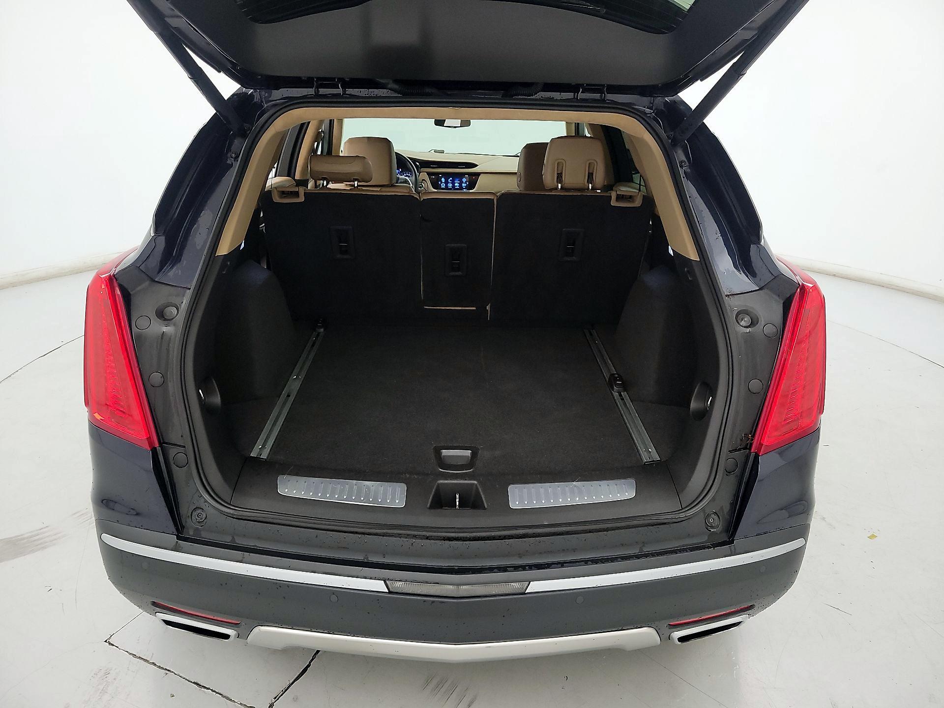 Thumbnail: 2017 Cadillac XT5 - 17
