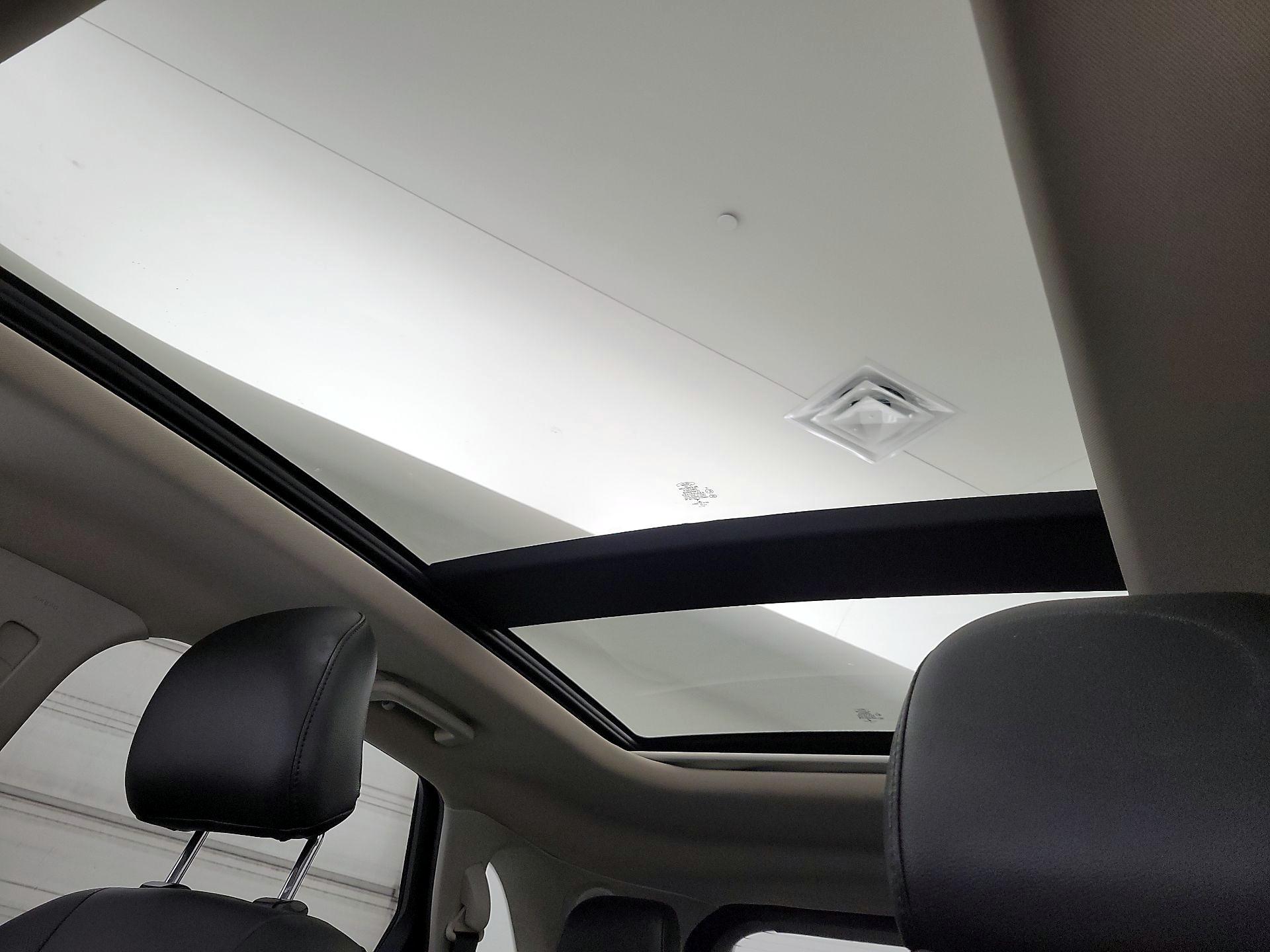 Thumbnail: 2018 Ford Edge - 18
