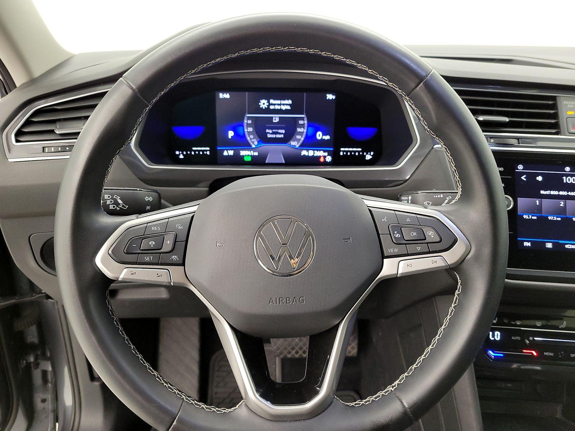 Thumbnail: 2022 Volkswagen Tiguan - 10