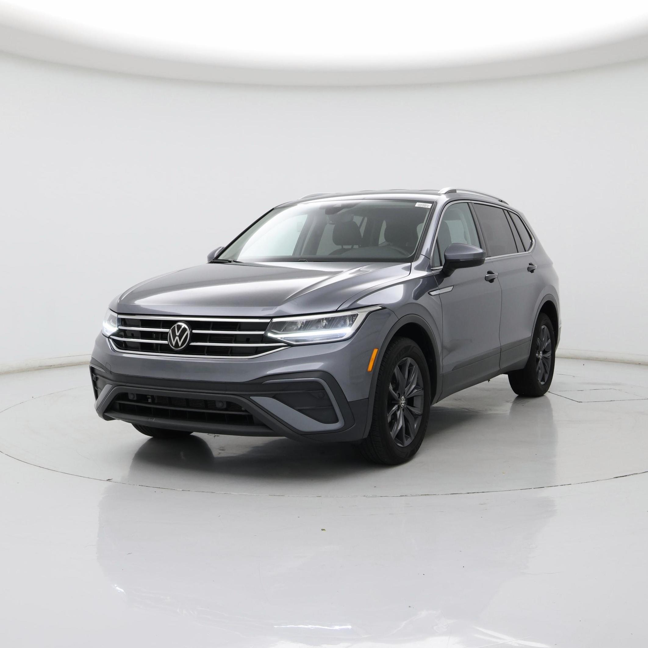 Thumbnail: 2022 Volkswagen Tiguan - 4