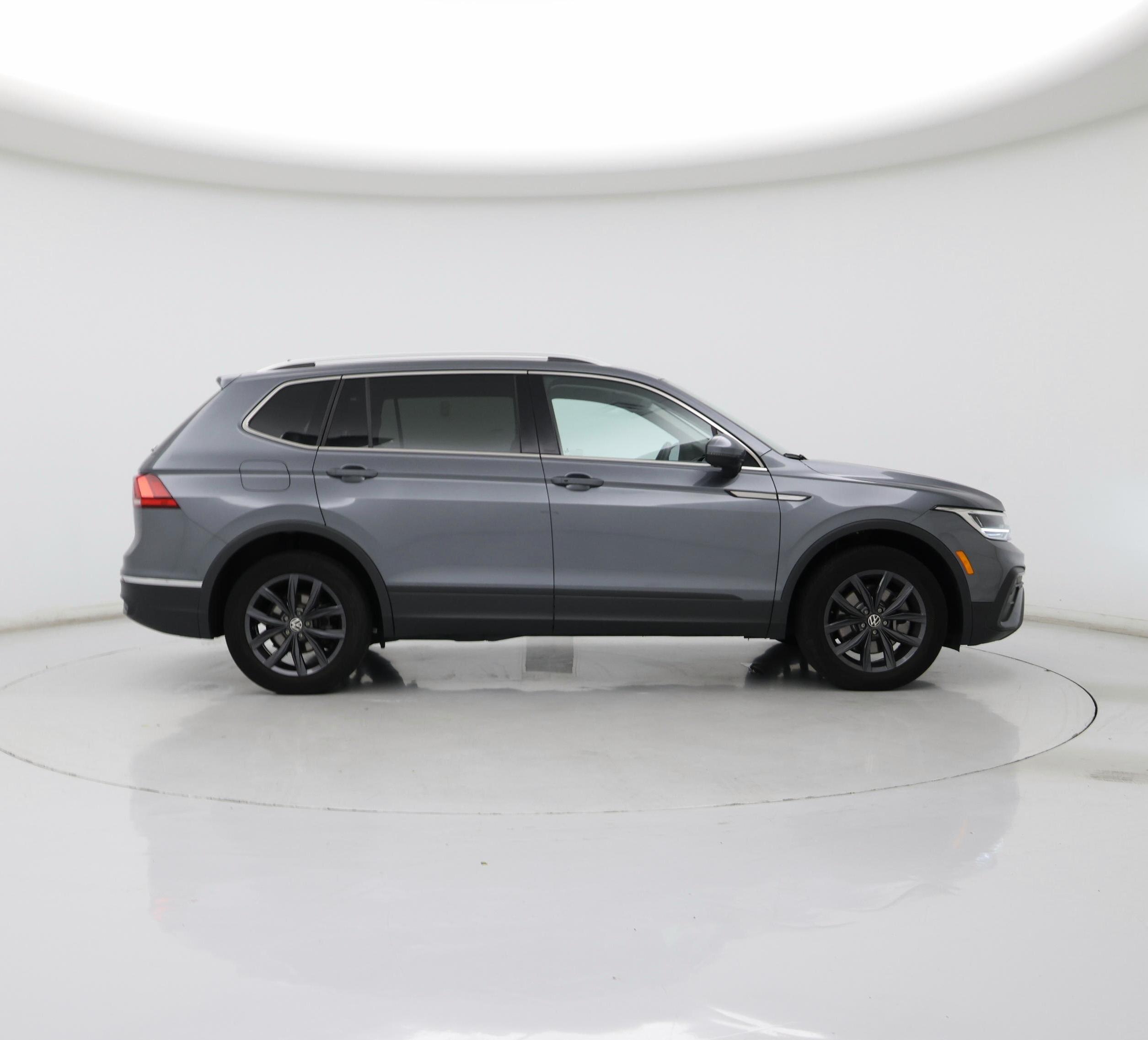 Thumbnail: 2022 Volkswagen Tiguan - 7