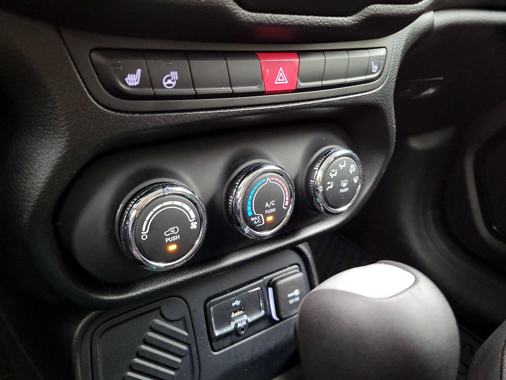 Thumbnail: 2017 Jeep Renegade - 16