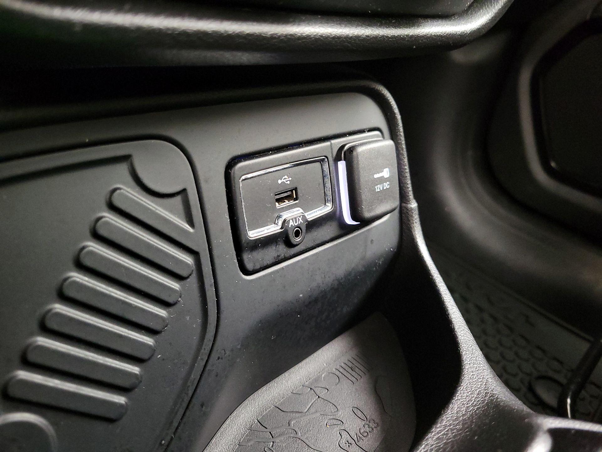 Thumbnail: 2017 Jeep Renegade - 18