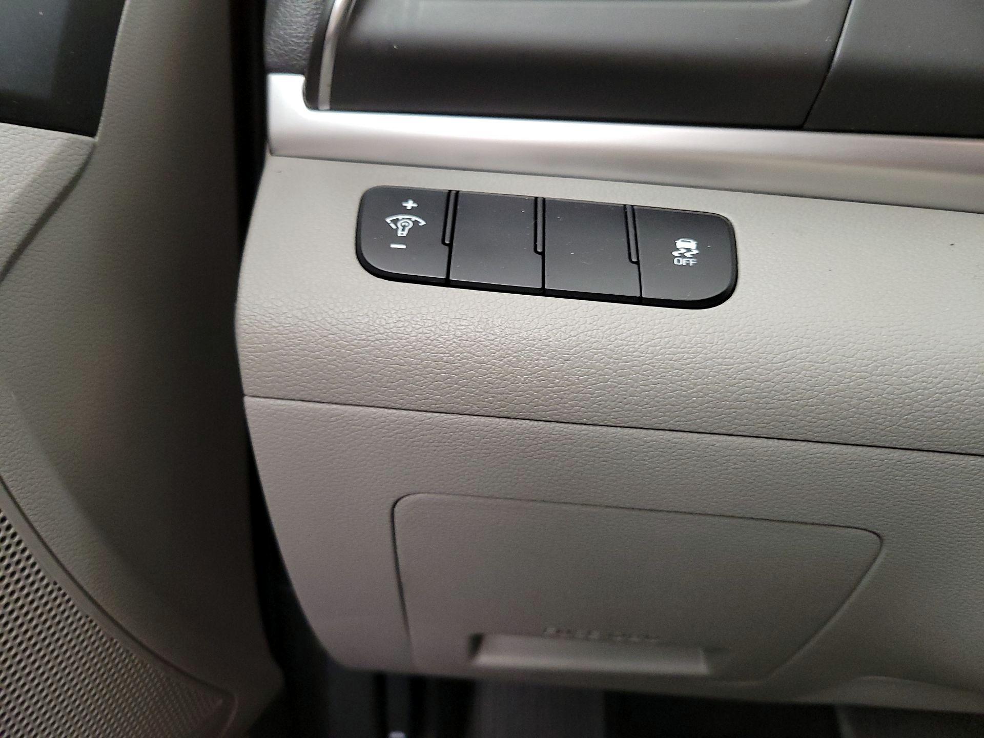 Thumbnail: 2019 Hyundai Elantra - 13