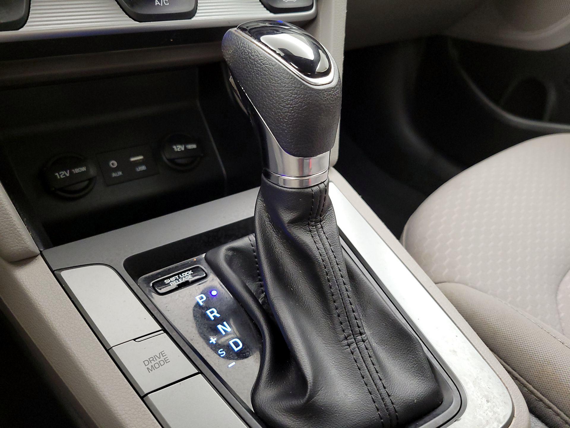 Thumbnail: 2019 Hyundai Elantra - 17