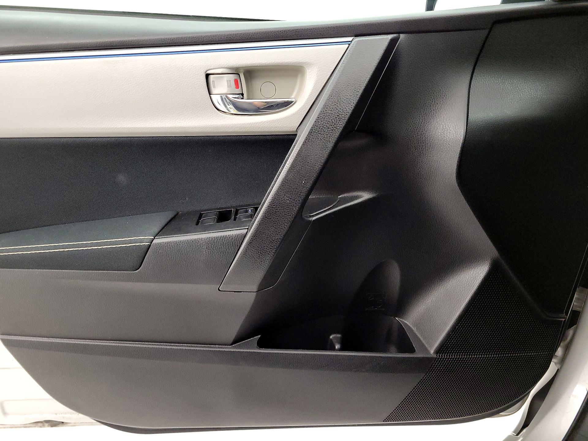Thumbnail: 2016 Toyota Corolla - 12