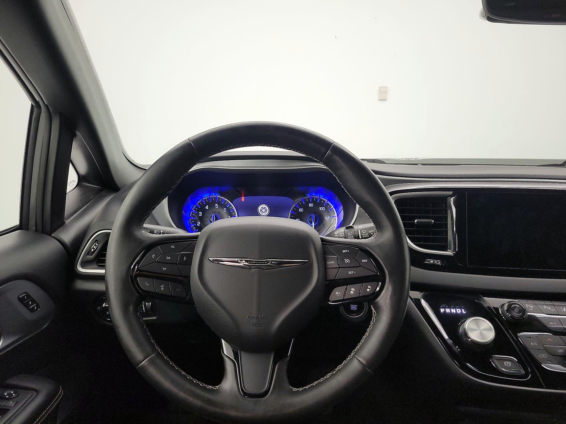 Thumbnail: 2020 Chrysler Pacifica - 10