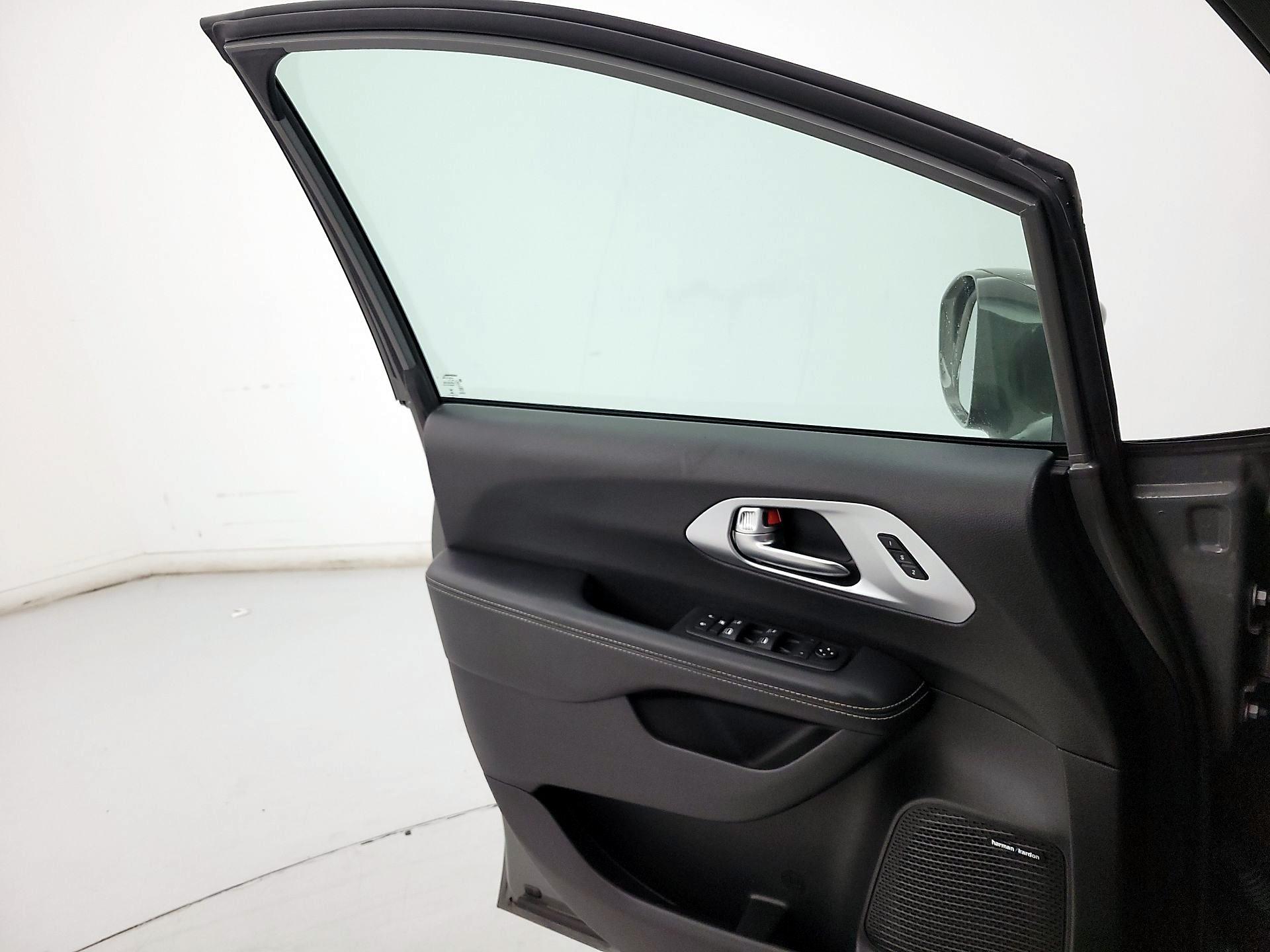 Thumbnail: 2020 Chrysler Pacifica - 12