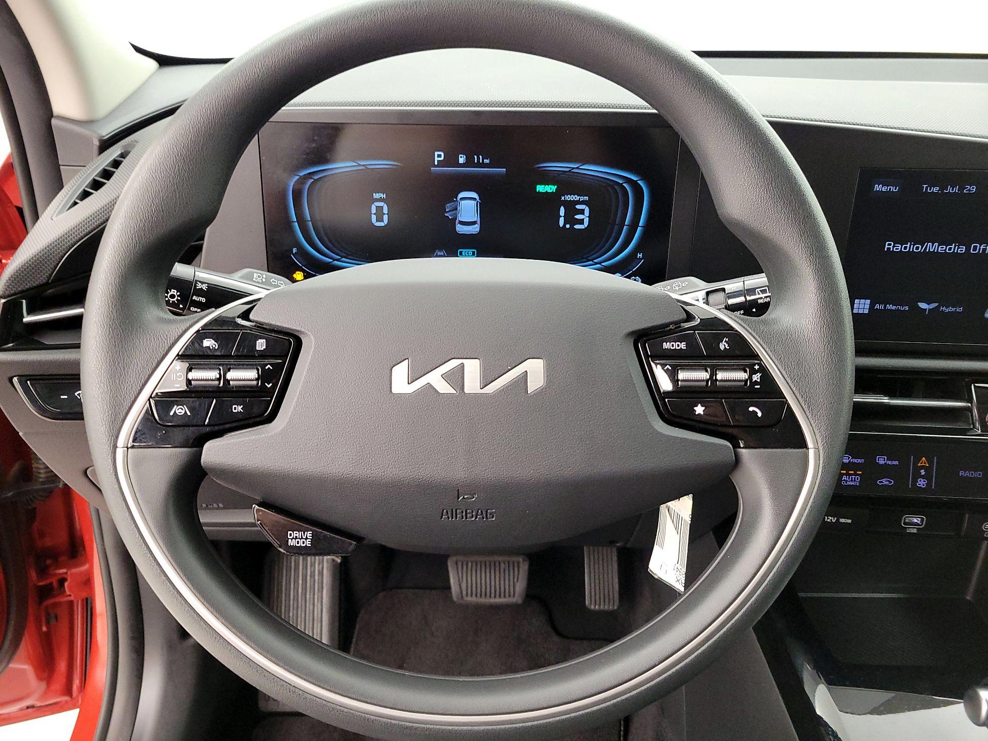 Thumbnail: 2023 Kia Niro - 10
