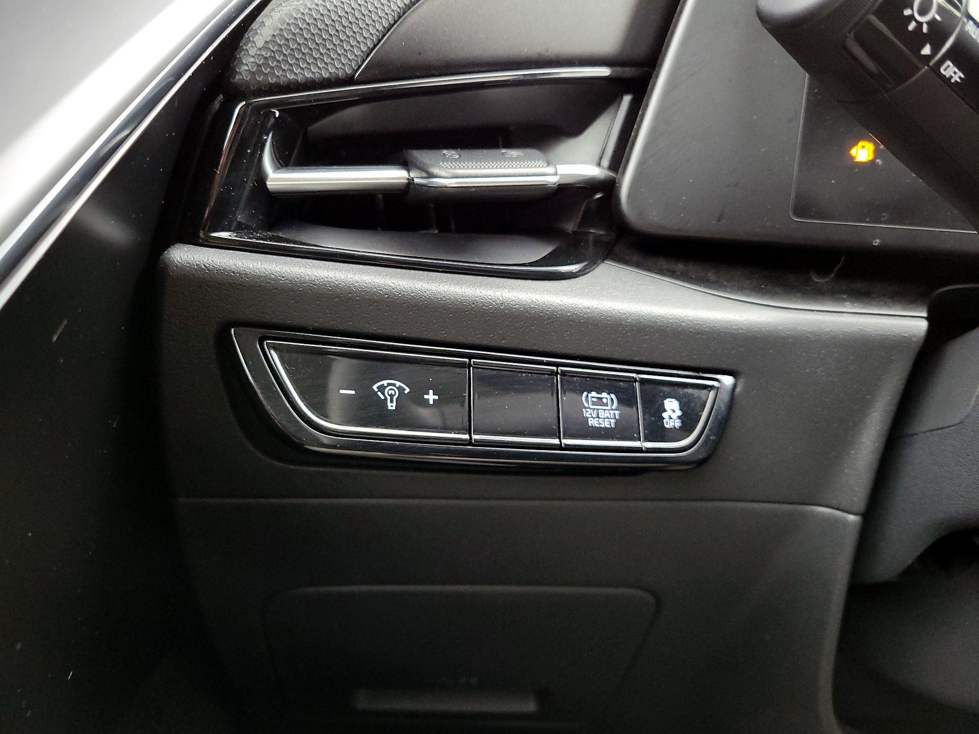 Thumbnail: 2023 Kia Niro - 13