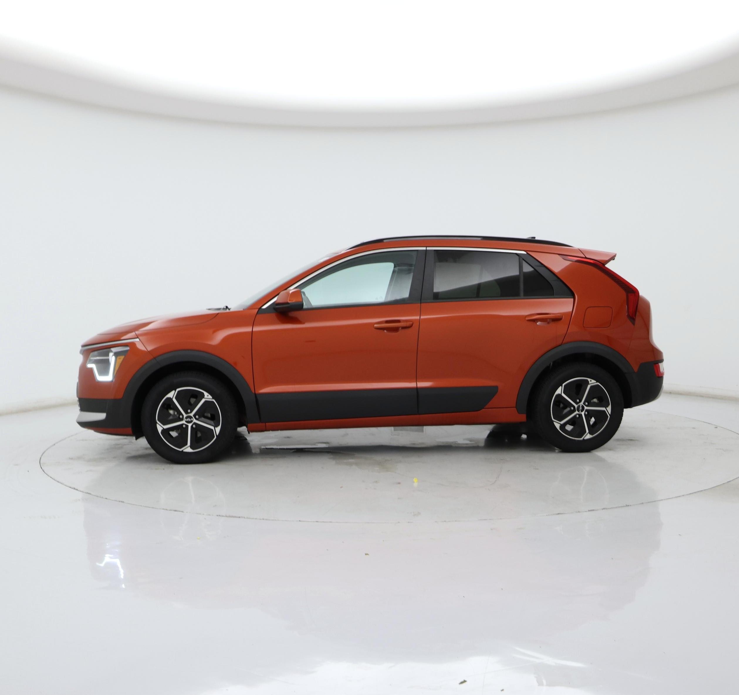 Thumbnail: 2023 Kia Niro - 3