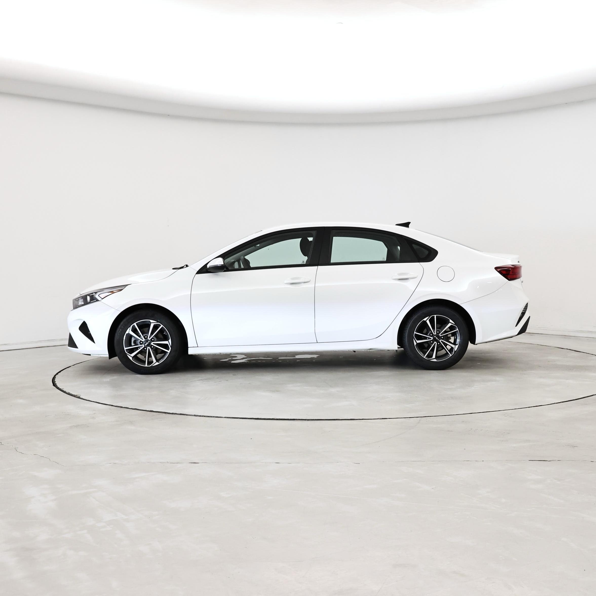 Thumbnail: 2023 Kia Forte - 3