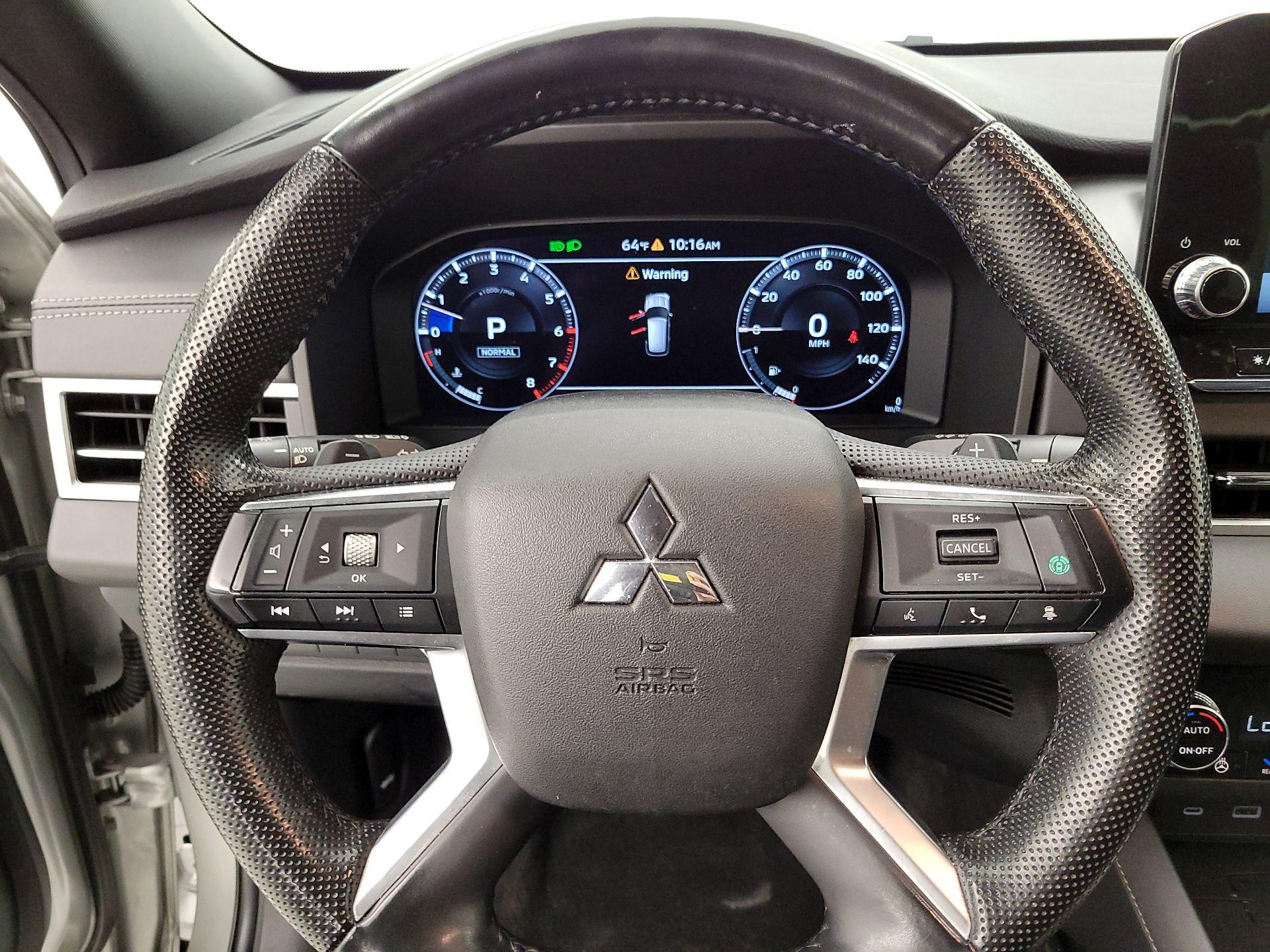 Thumbnail: 2023 Mitsubishi Outlander - 10