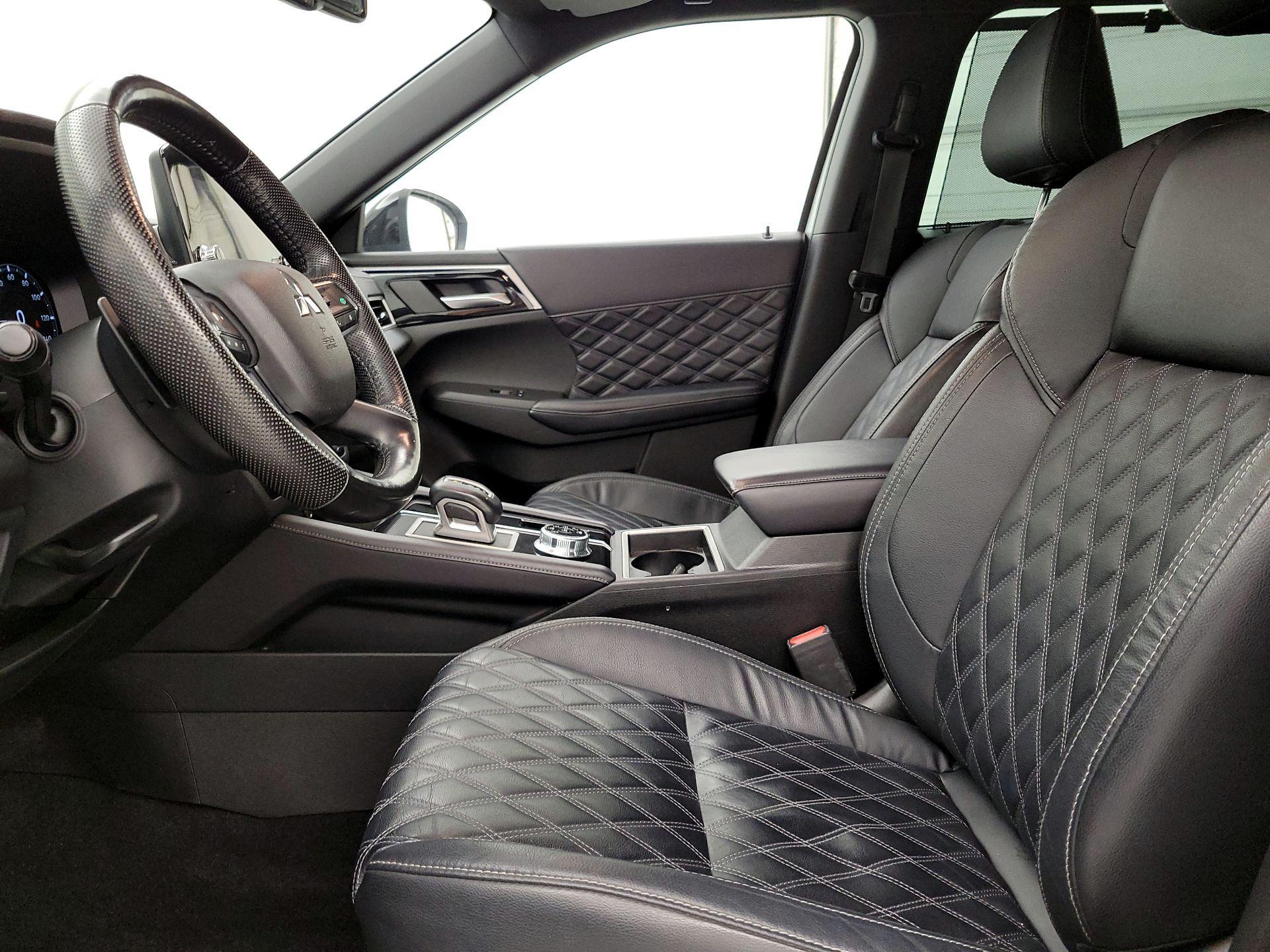 Thumbnail: 2023 Mitsubishi Outlander - 11