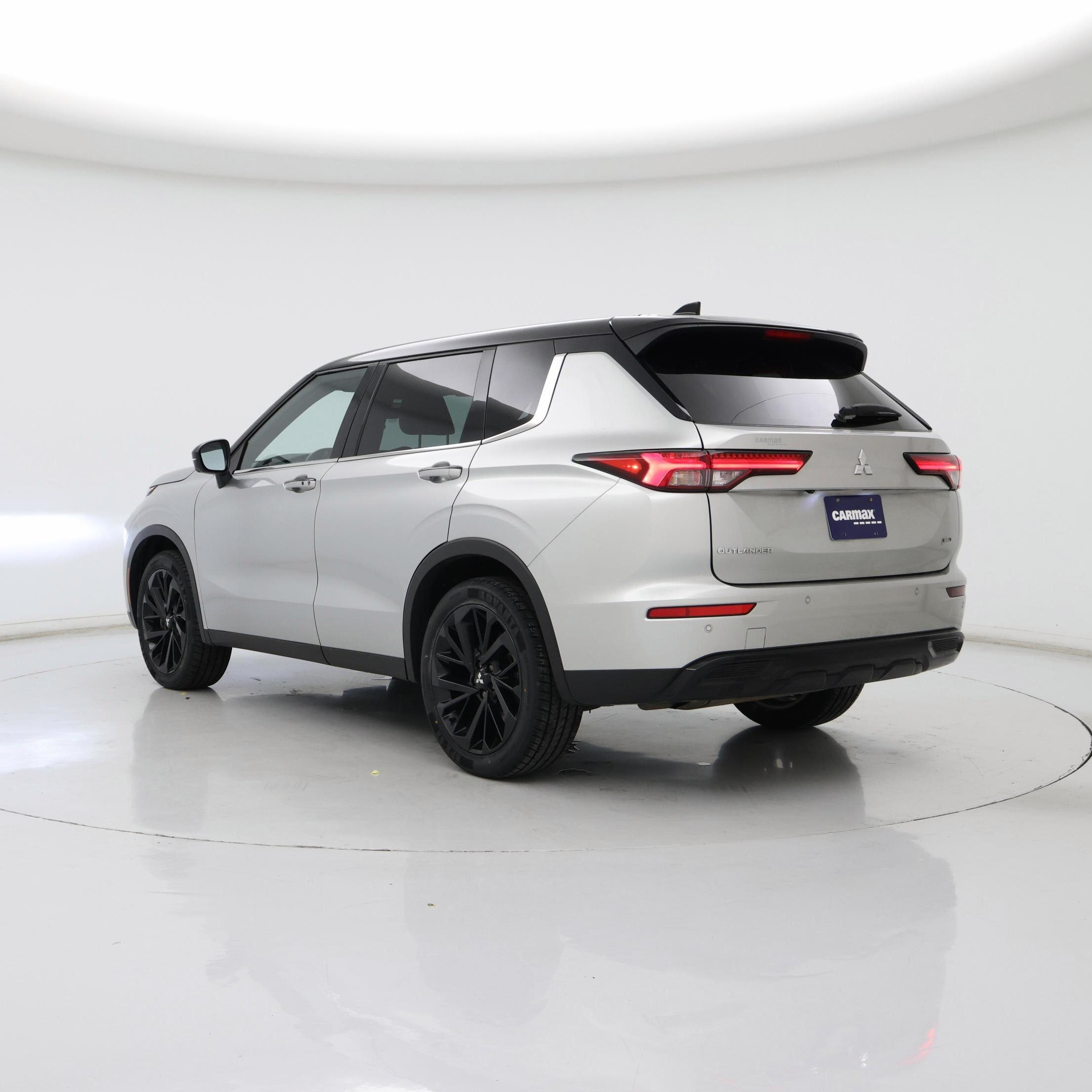 Thumbnail: 2023 Mitsubishi Outlander - 2