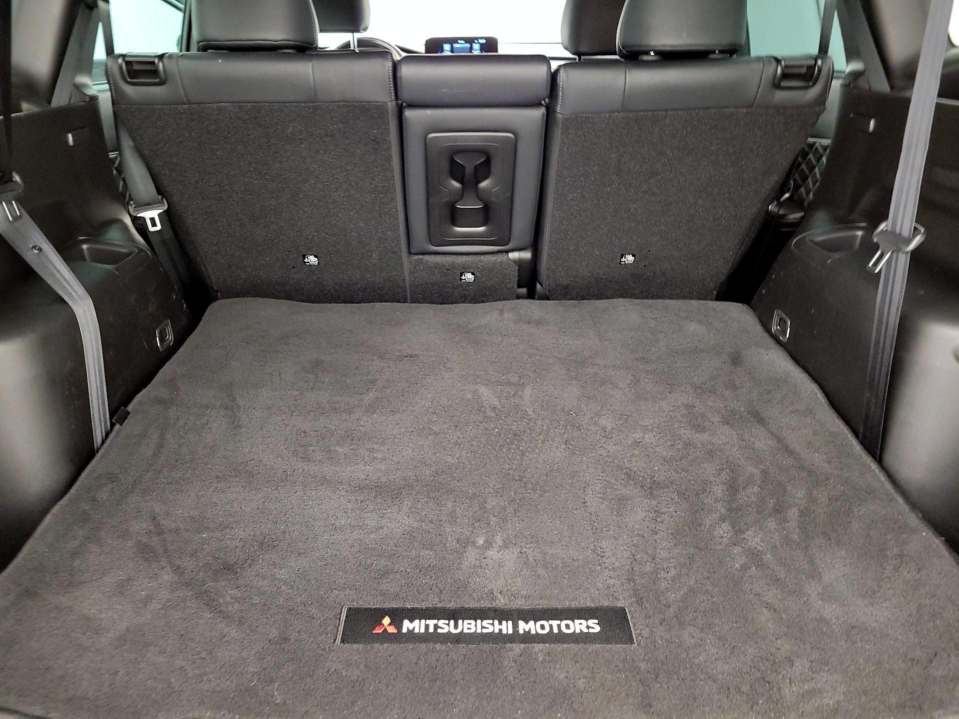 Thumbnail: 2023 Mitsubishi Outlander - 20