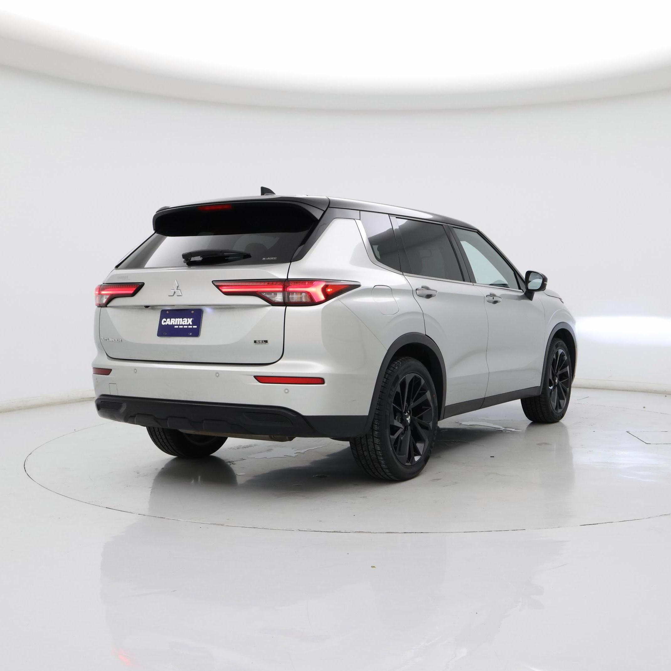 Thumbnail: 2023 Mitsubishi Outlander - 8
