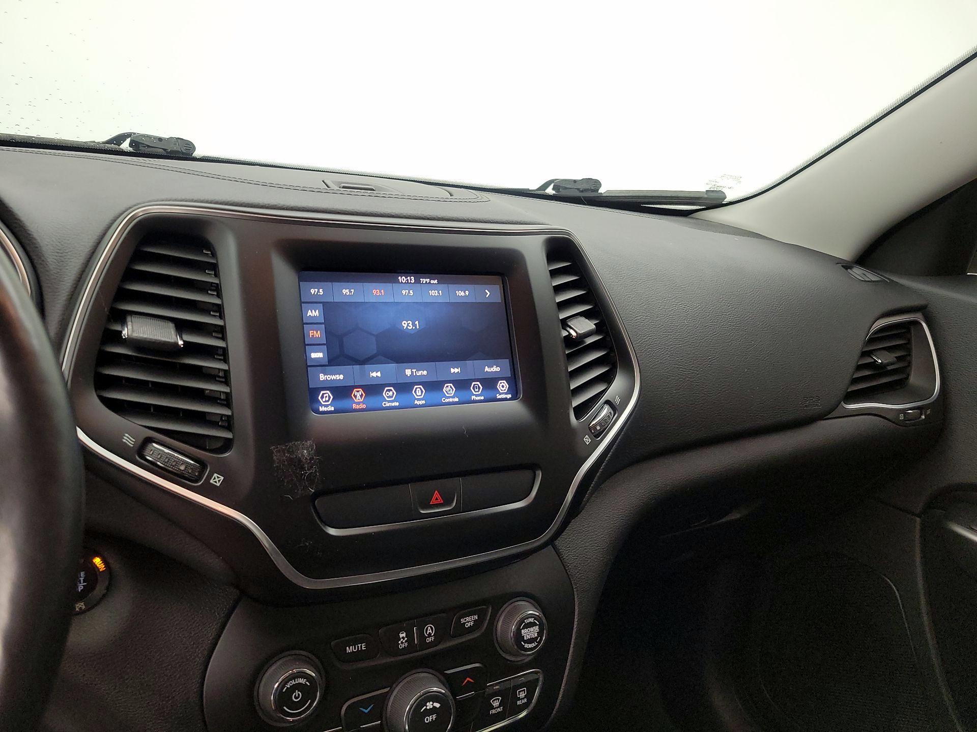 Thumbnail: 2019 Jeep Cherokee - 14