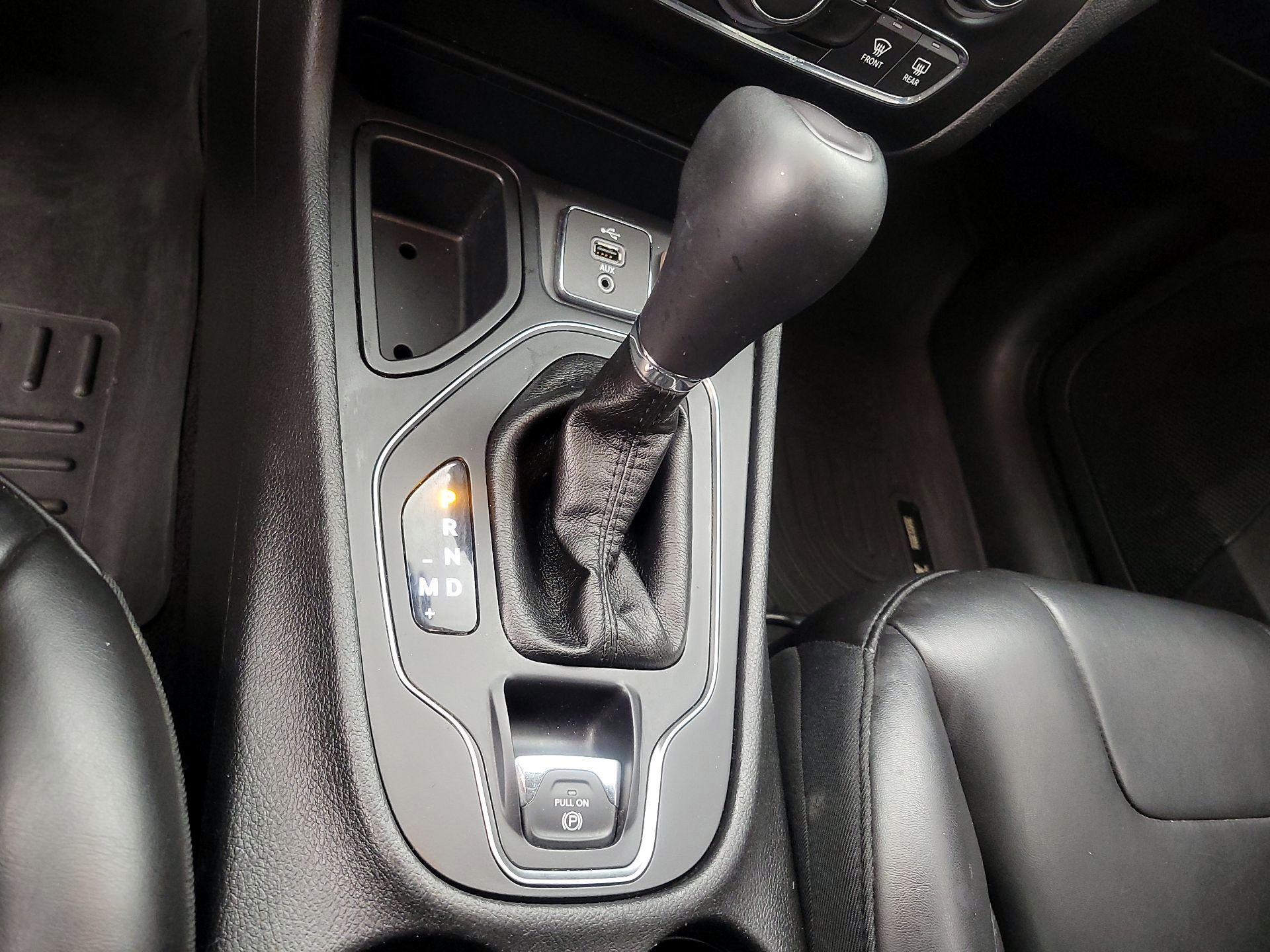 Thumbnail: 2019 Jeep Cherokee - 16